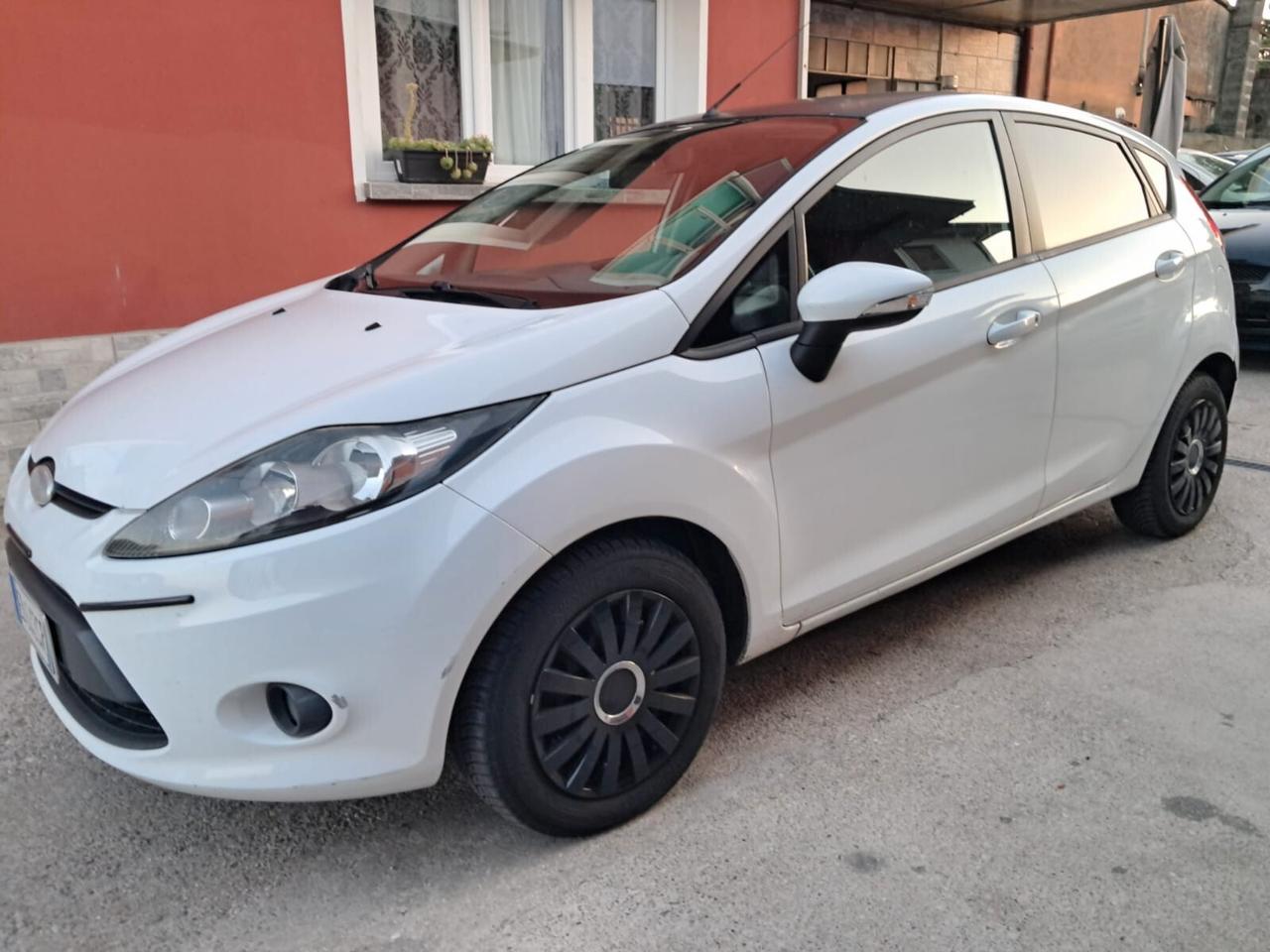 Ford Fiesta 1.4 TDCi 5p. Titanium neopatentati