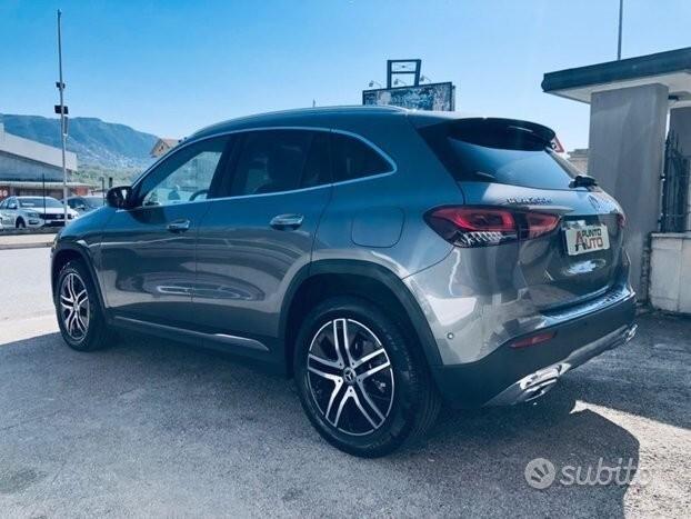 MERCEDES-BENZ GLA 200 d Automatic TETTO- AMBIENT