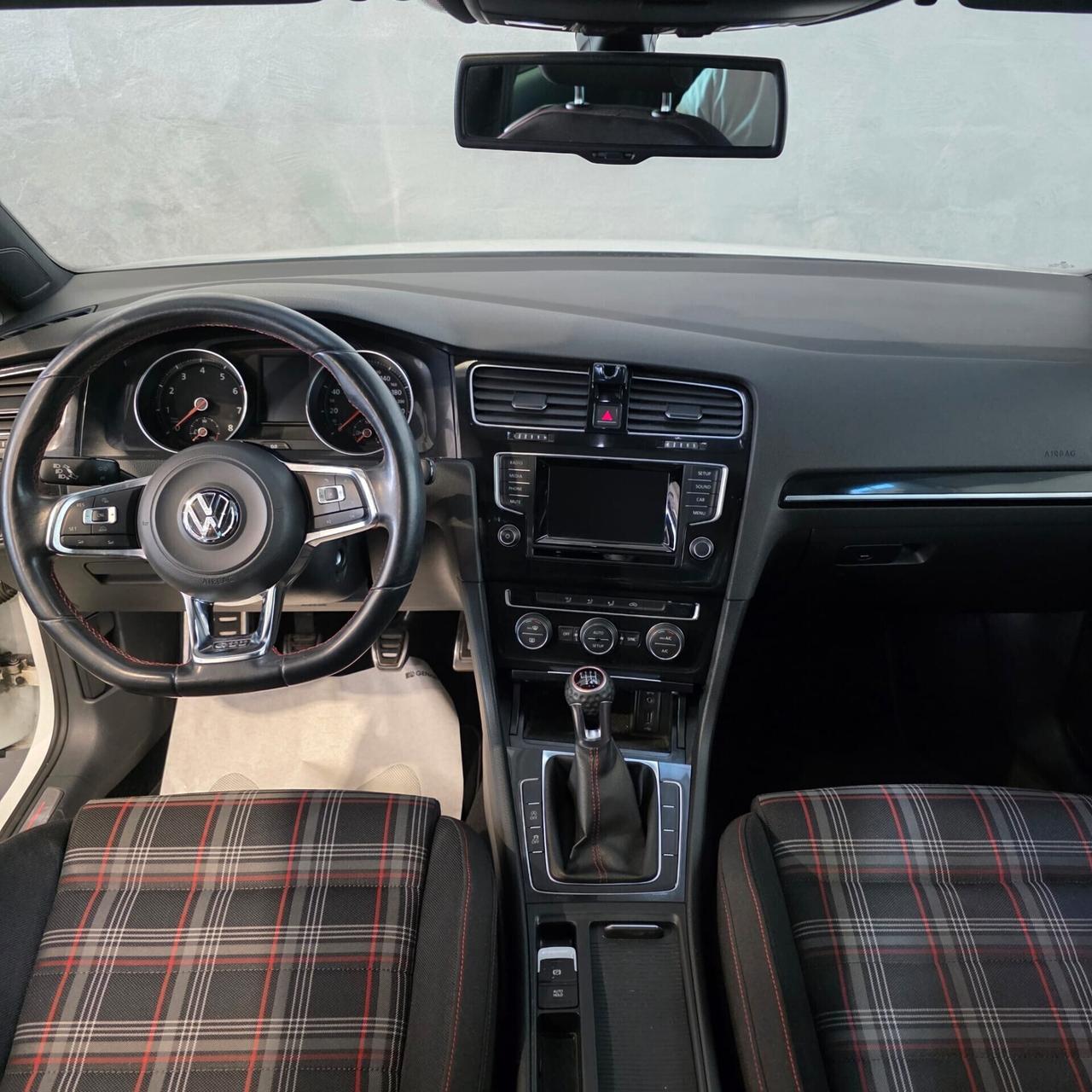 Volkswagen Golf GTI 2.0 TFSI
