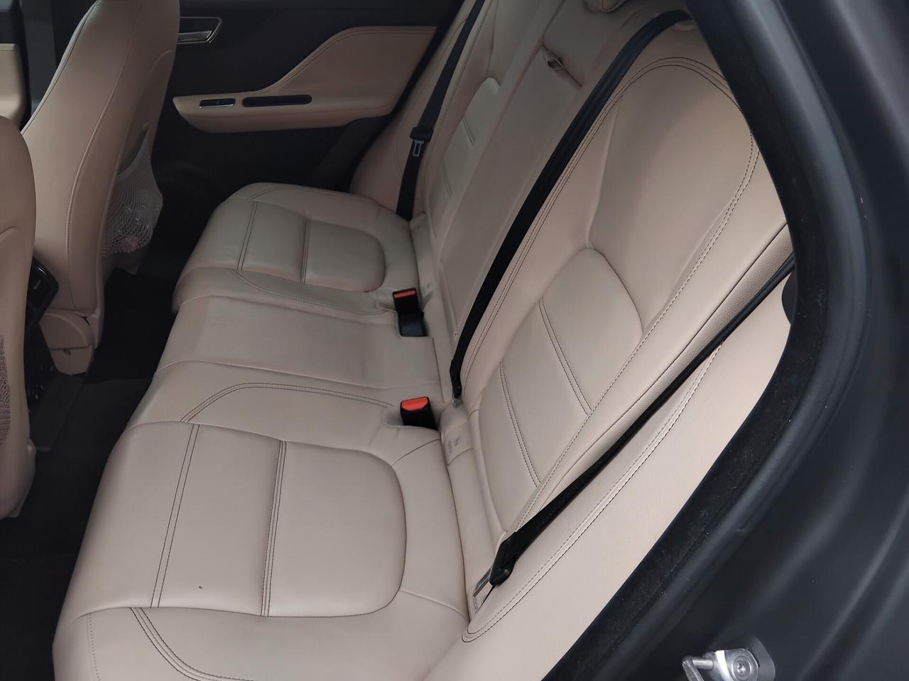 Jaguar F-Pace 2.0 D 180 CV Portfolio permuto