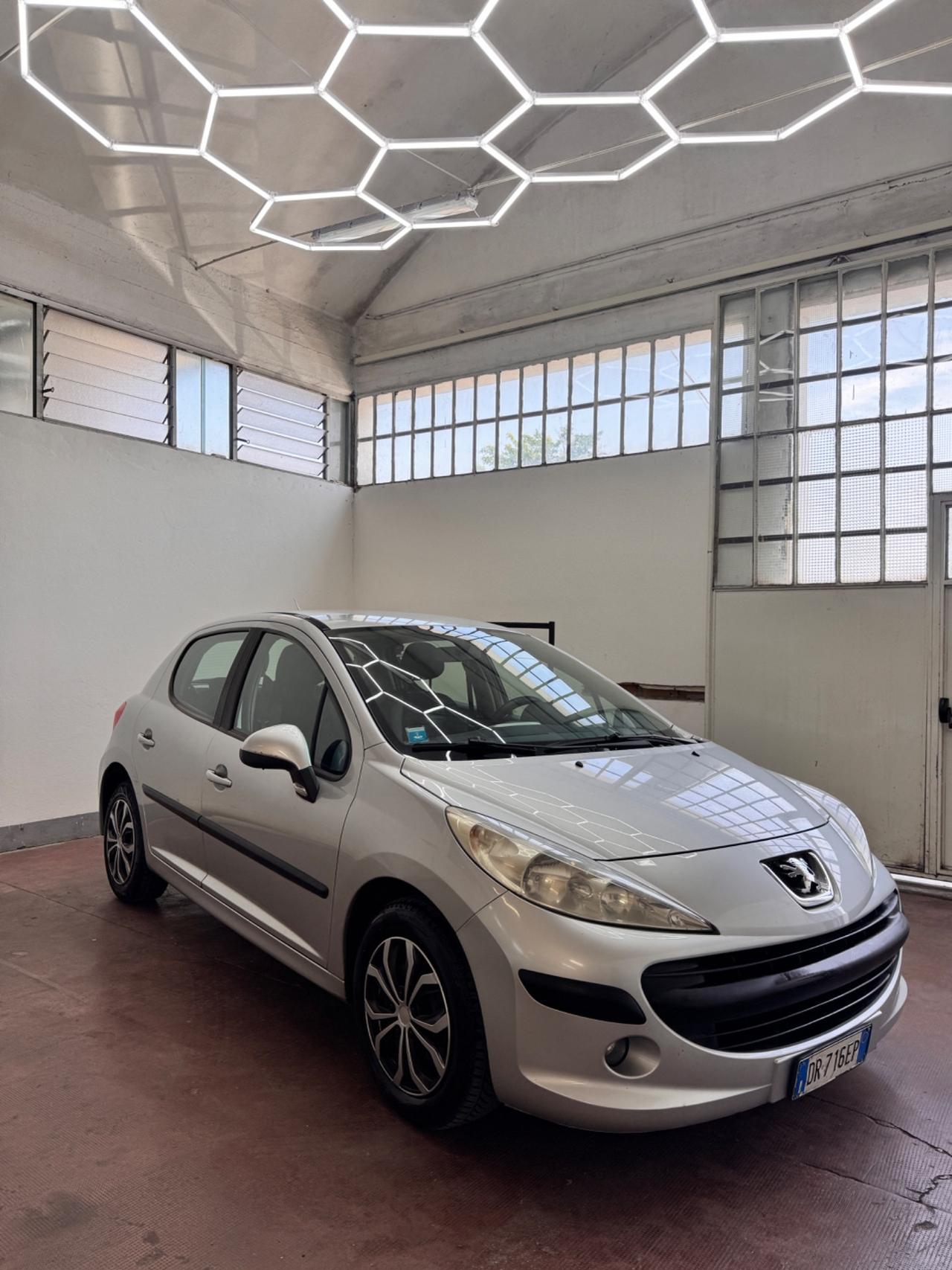 Peugeot 207 1.4 8V 75CV 5p. Neopatentati
