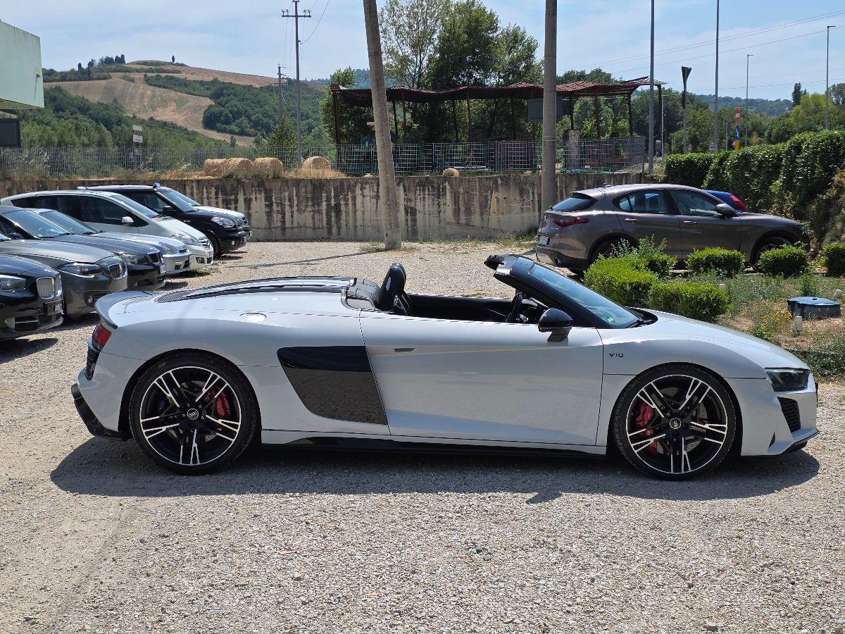 AUDI R8 V10 SPYDER QUATTRO PERFORMANCE