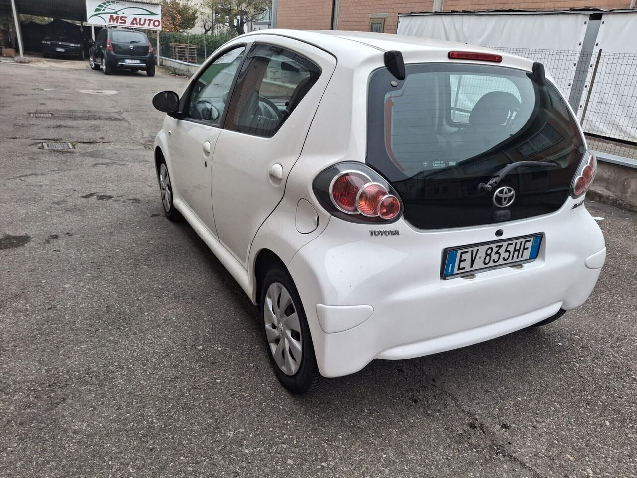 Toyota Aygo 1.0 12V VVT-i 5 porte Cool Soda Connect