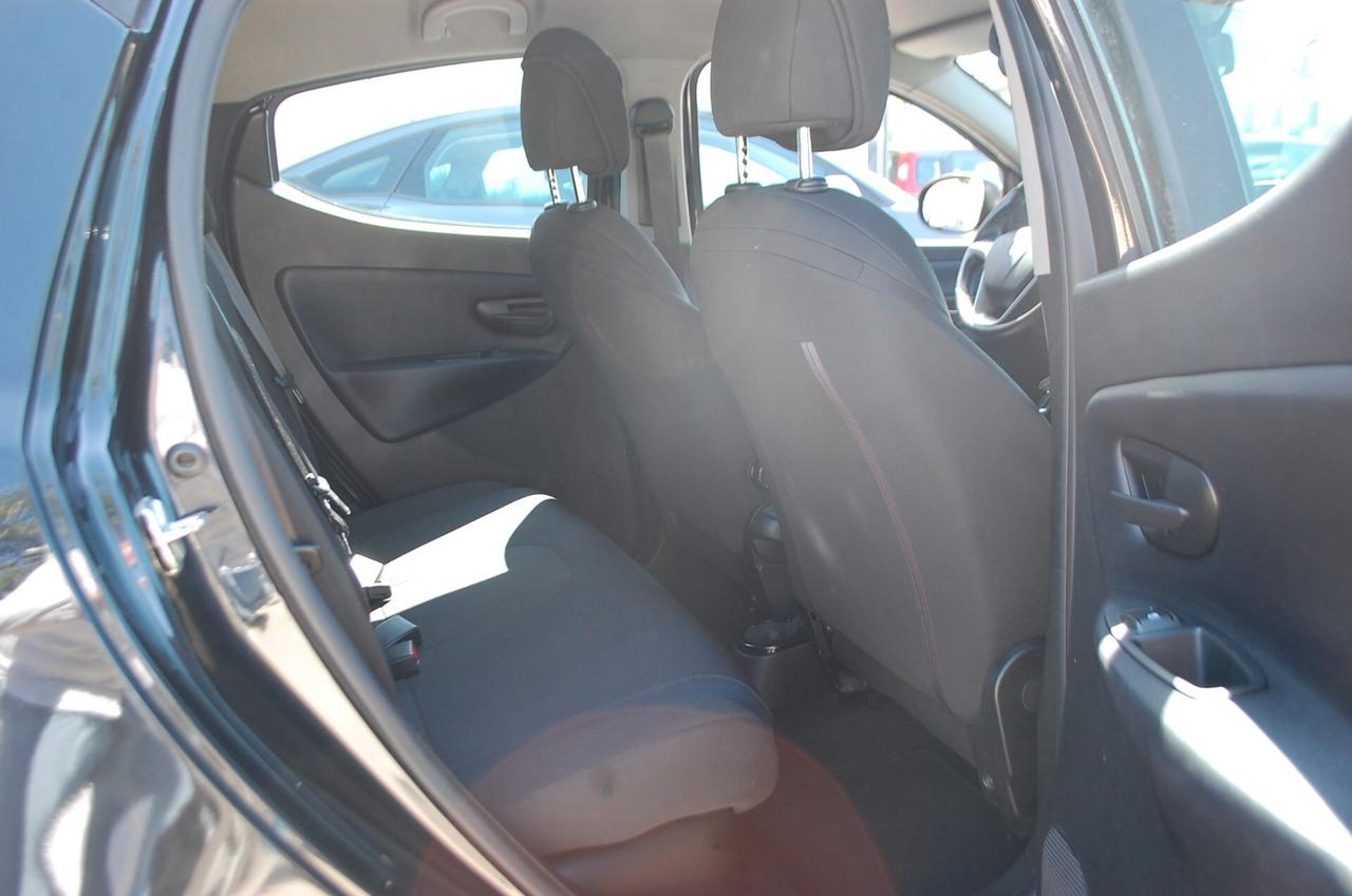 Lancia Ypsilon 1.0 firefly hybrid 70CV Gold S&S Uff Italy USB