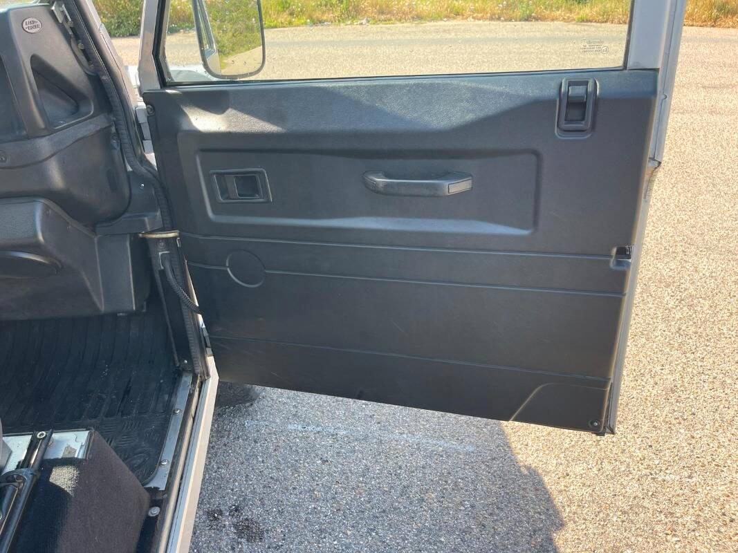 Land Rover Defender 90 SW Land Rover Defender 2.5 td5