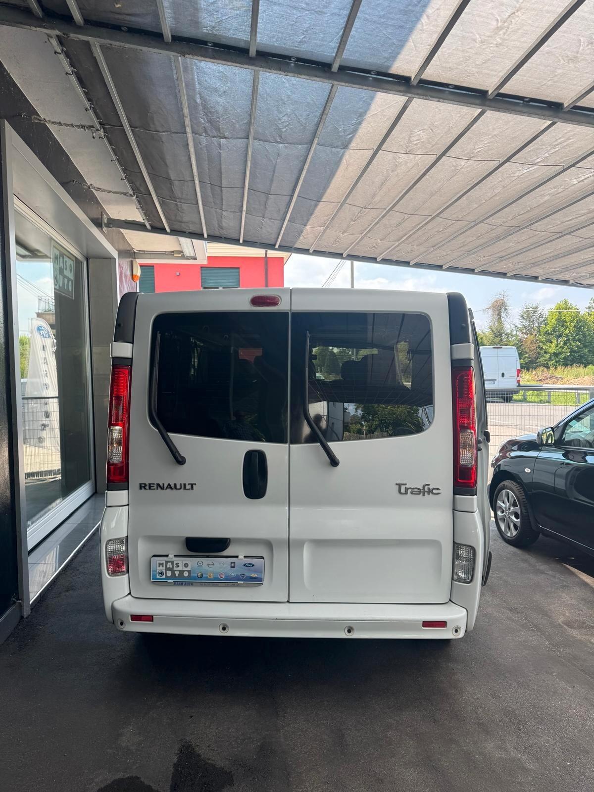 RENAULT TRAFIC 8 POSTI