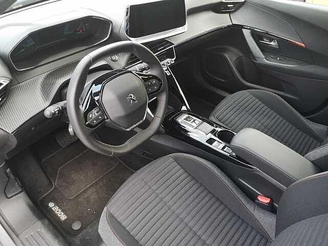 Peugeot 2008 motore elettrico 136 CV Active