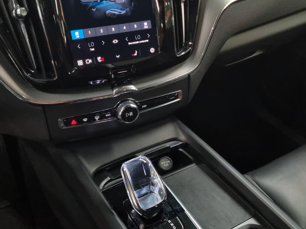 Volvo XC 60 T6 Recharge Plug-in Hybrid AWD automatico Plus Bright