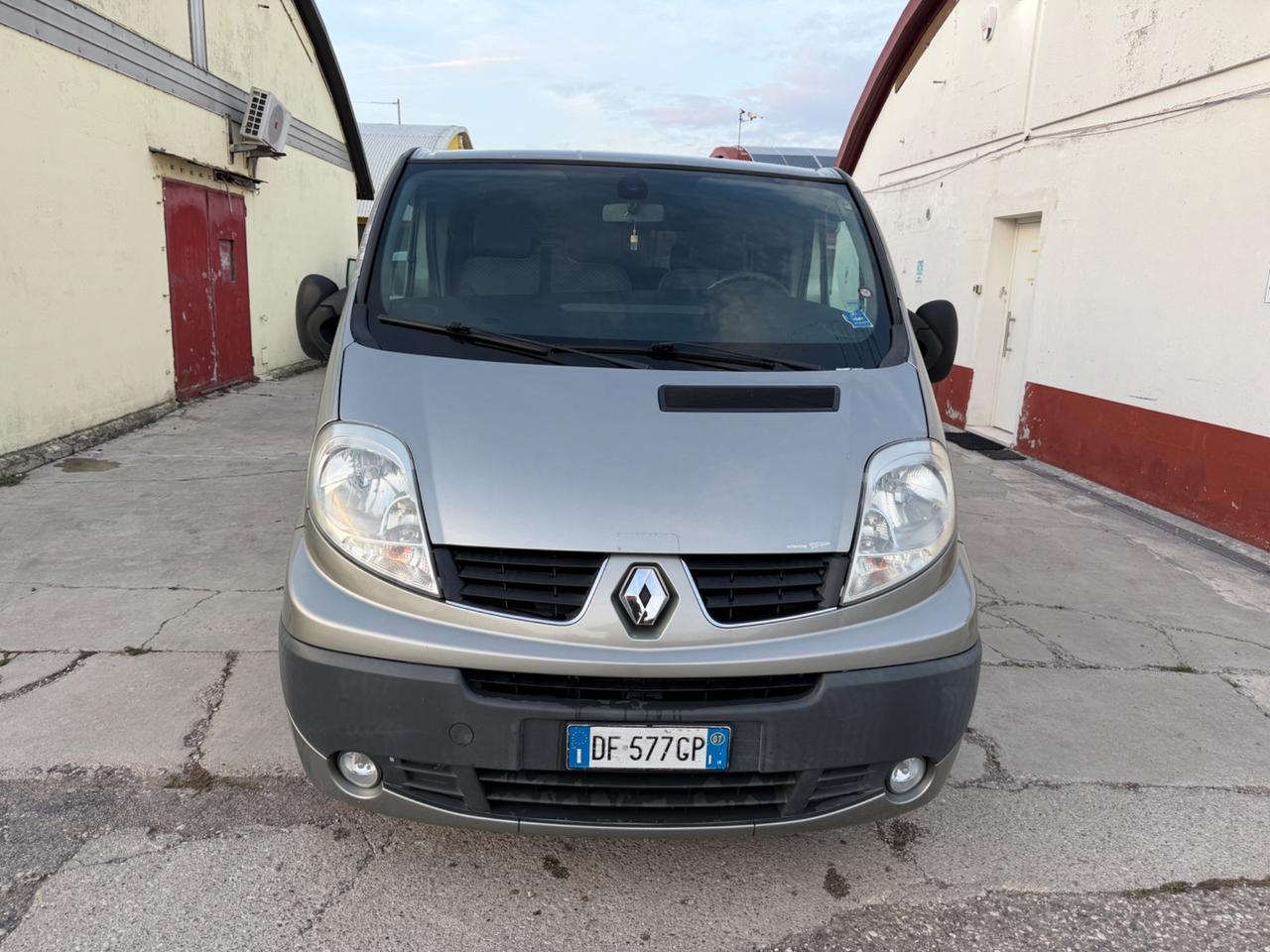 Renault Trafic 2.0 dCi/115 Cv 9 Posti Clima Gancio T.