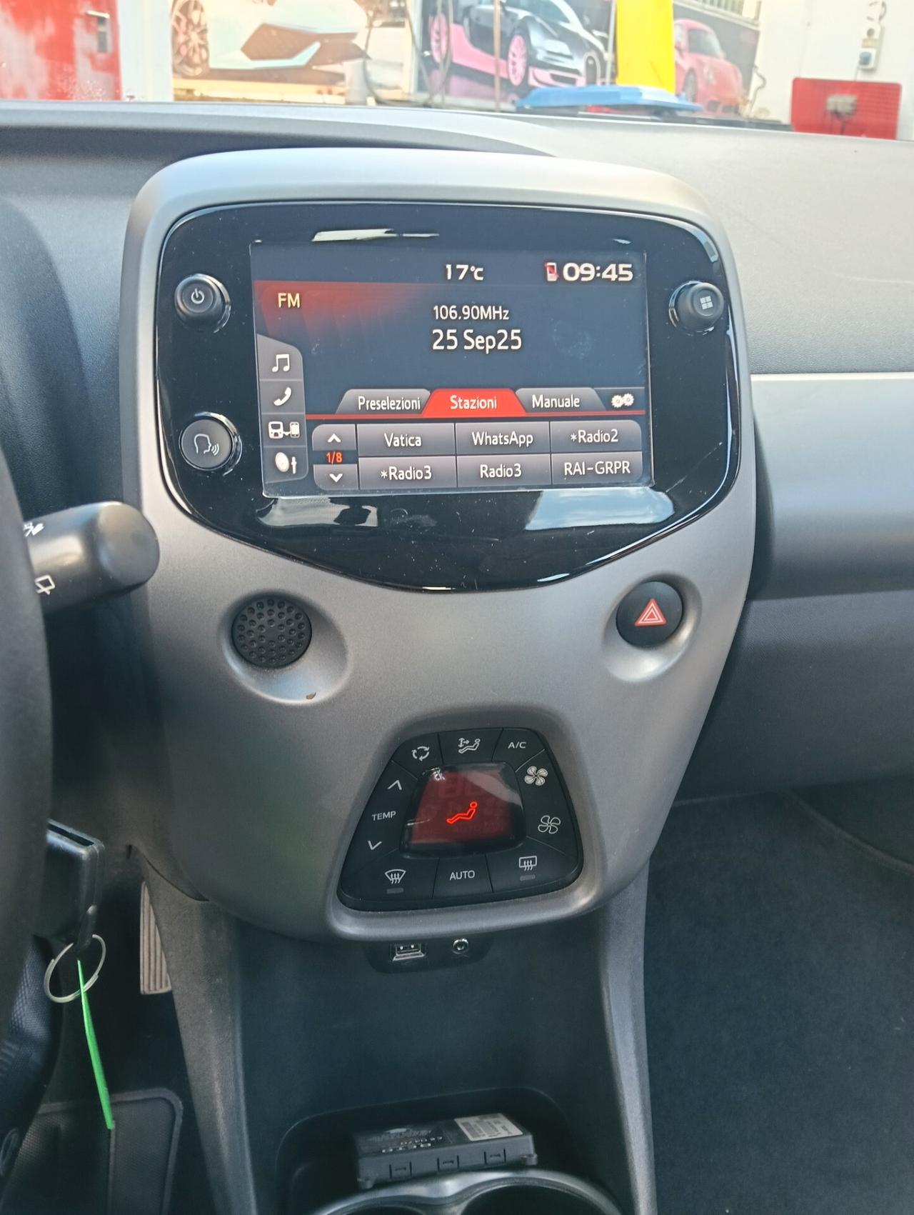 Toyota Aygo Connect 1.0 / 5 porte x-cool MMT
