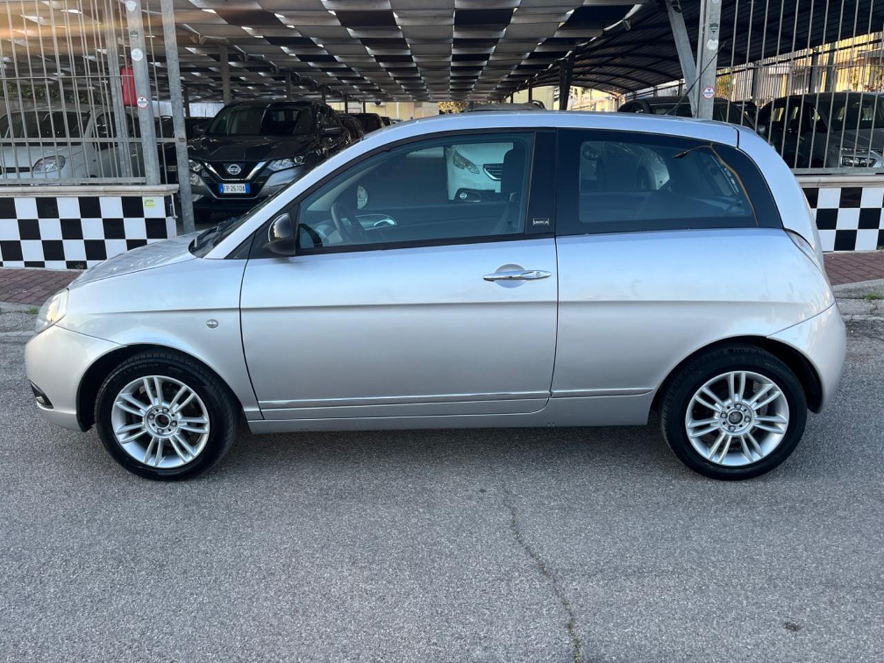 Lancia Ypsilon 1.2 69 CV Unyca - 2011
