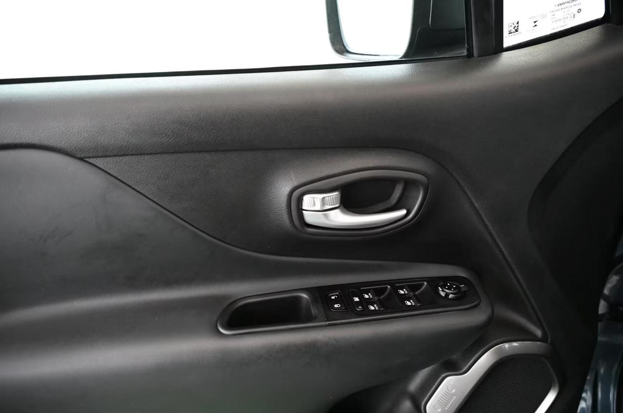 Jeep Renegade 1.5 Turbo T4 MHEV Summit