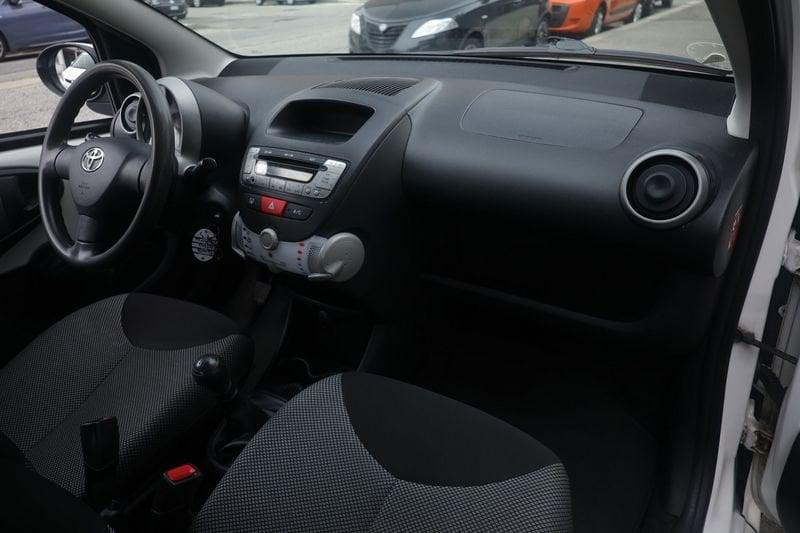 Toyota Aygo Toyota Aygo 1.0 VVT-i Active Connect 50KW ANNO 2013