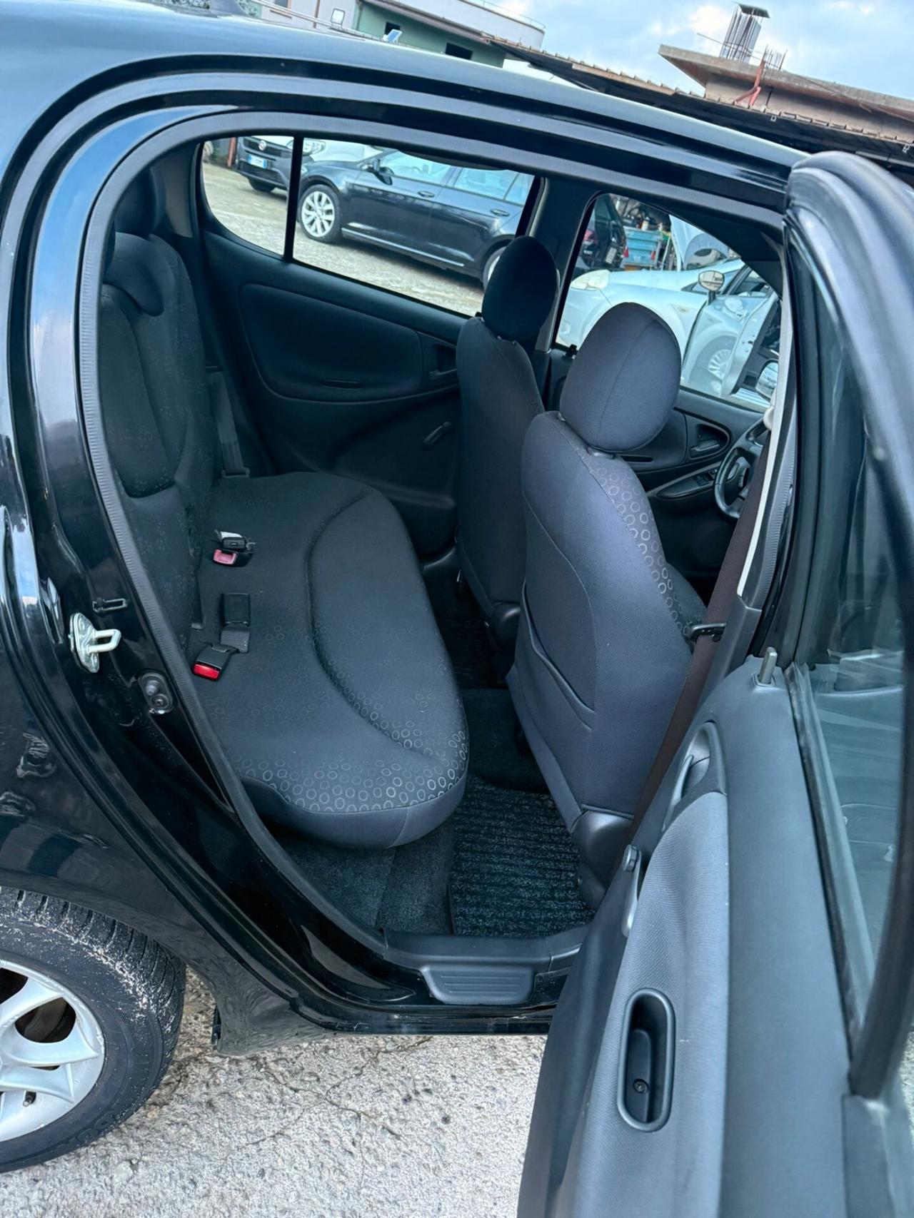 Toyota Yaris 1.4 tdi D-4D cat 5 porte Sol '03