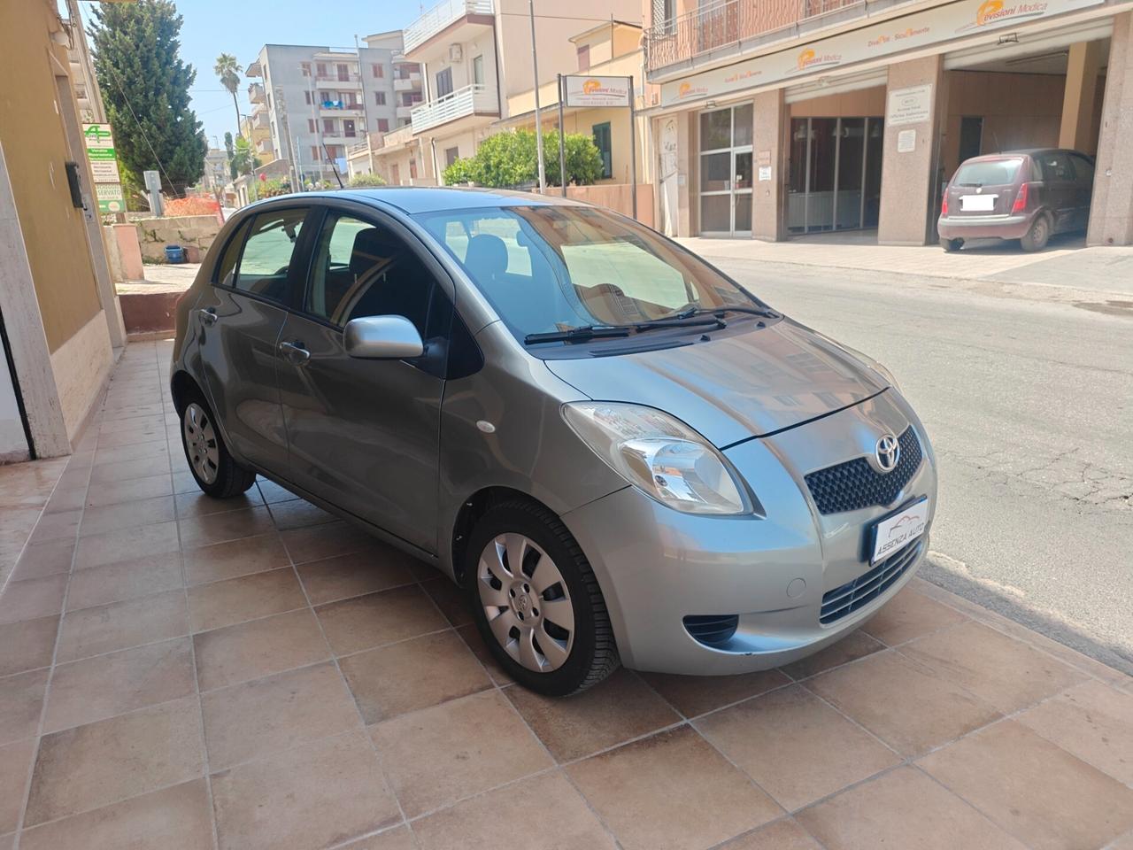 Toyota Yaris 1.0 Sol Ok neop