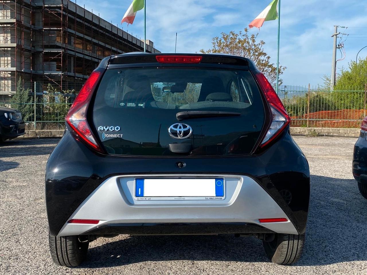 Toyota Aygo Connect 1.0 VVT-i 72 CV 5 porte x-wave