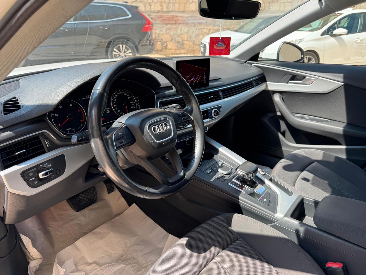 Audi A4 Avant 2.0 TDI 122 CV S tronic S line edition