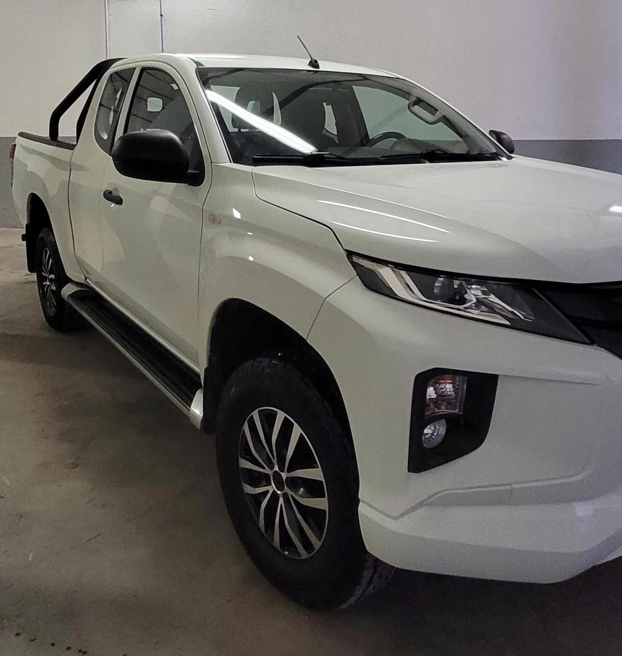 Mitsubishi L200 2.3 D Club Cab 4x4 Easy Select Inform