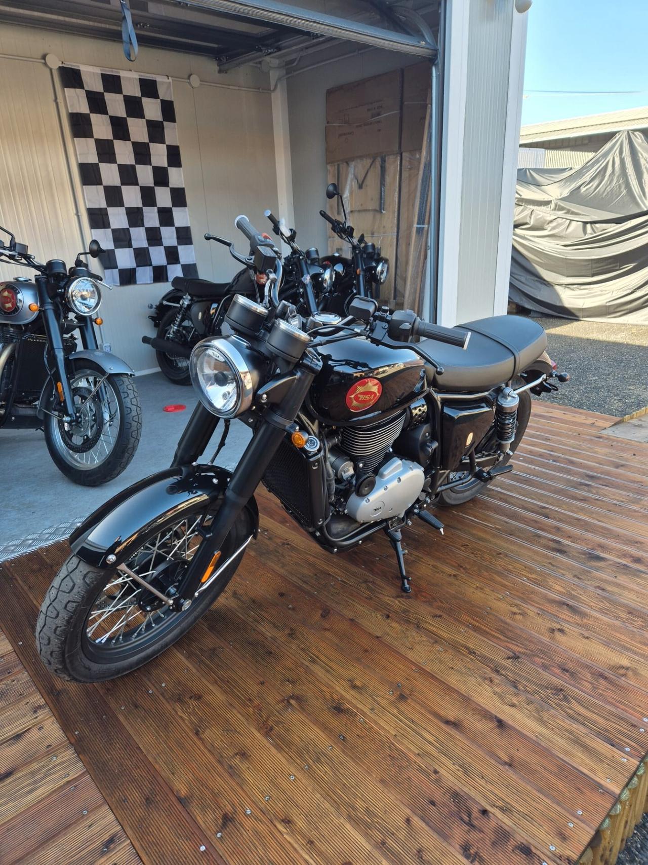 Bsa Gold Star 650 Shadow Black 2025