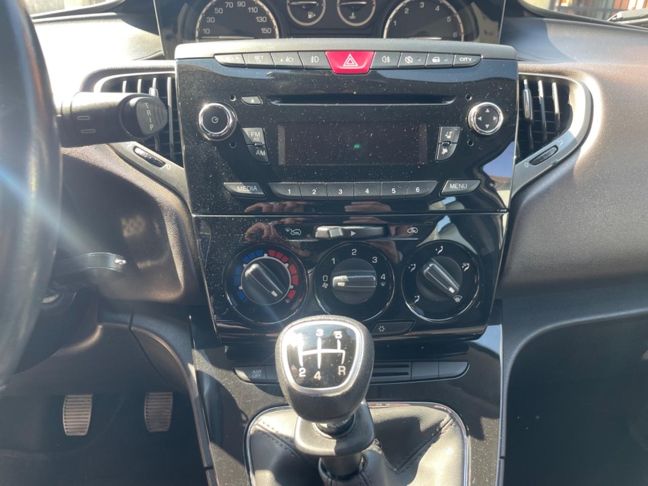 Lancia Ypsilon 1.2 69 CV 5 porte S&S Platinum