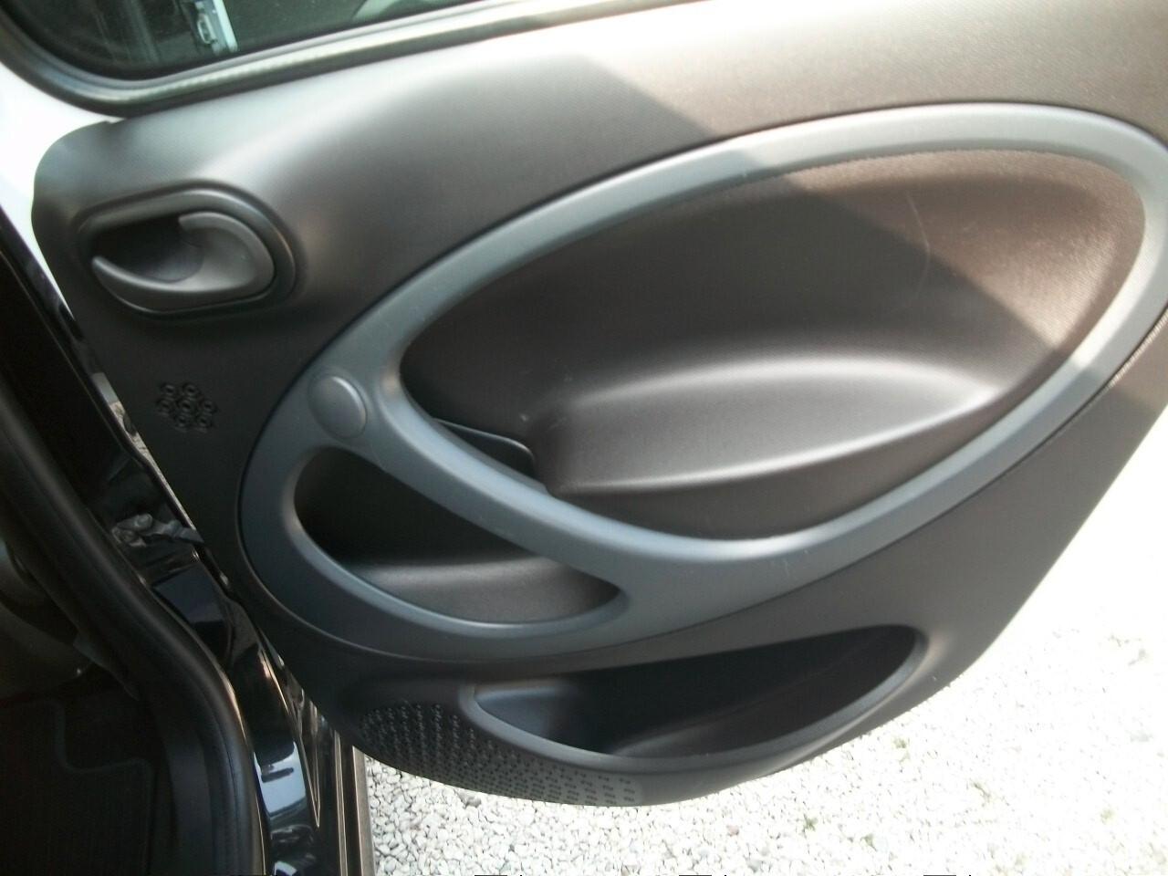 Smart ForFour 70 1.0 Passion cc999 euro 06 benzina 05 porte si neopatentati garanzia un anno km 102898 taliandati bi colore28