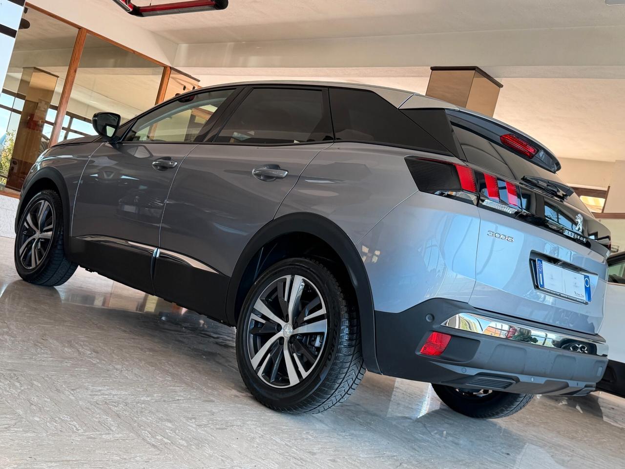 Peugeot 3008 1.5 BLUEHDI 130 cv. Eat8 ALLURE