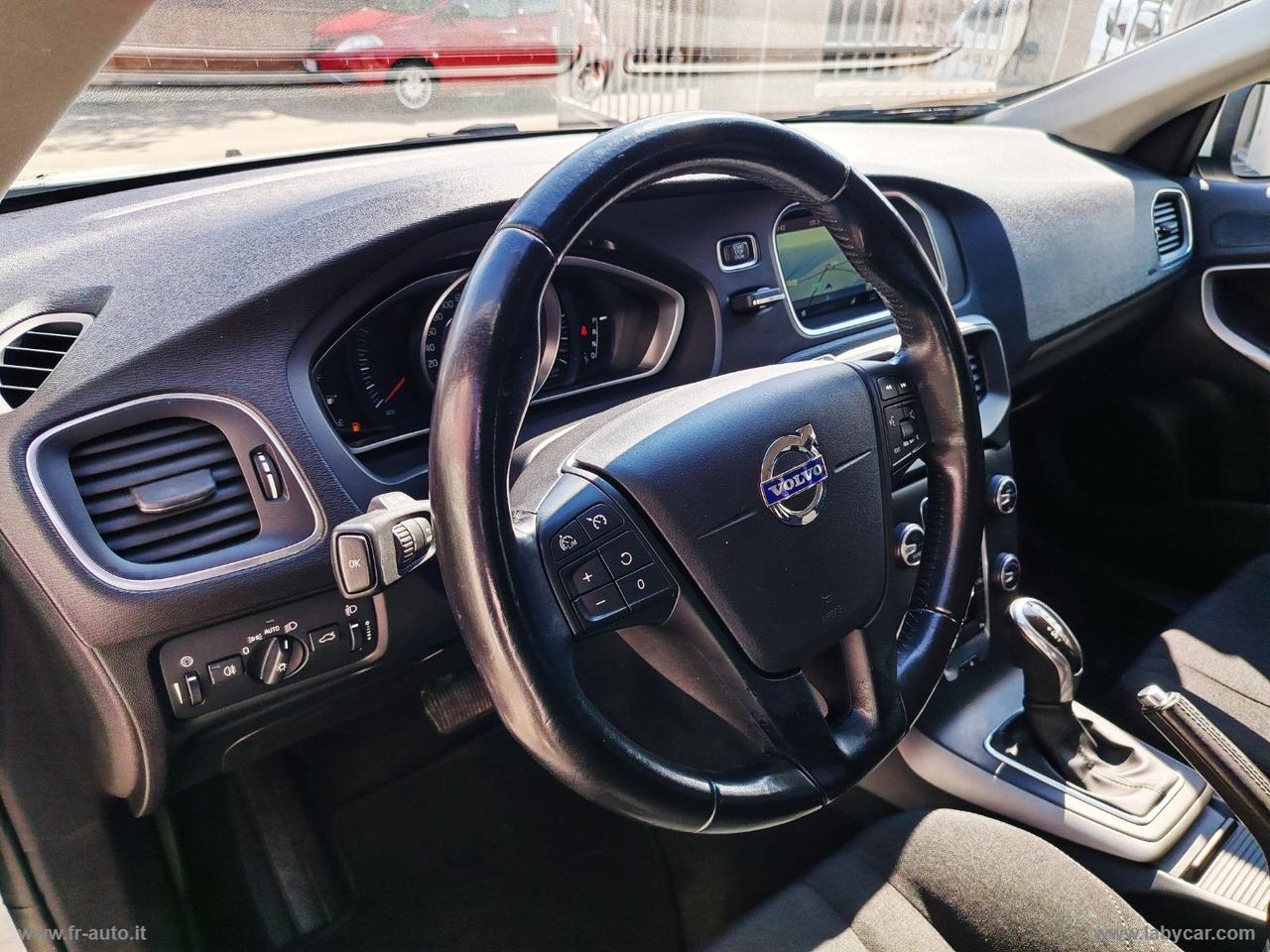 VOLVO V40 D2 1.6 Powershift Summum