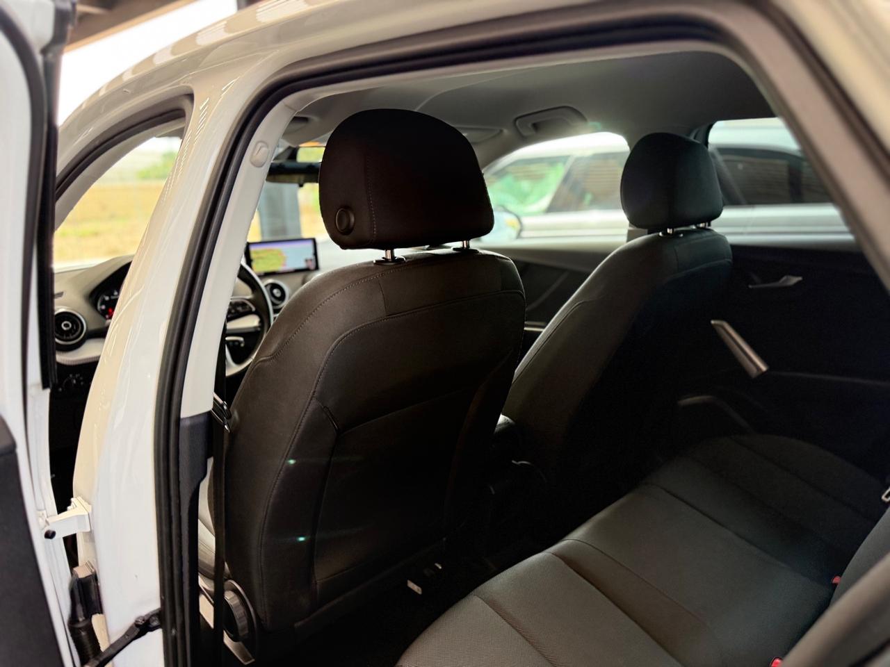 Audi Q2 30 TDI S tronic Identity Black