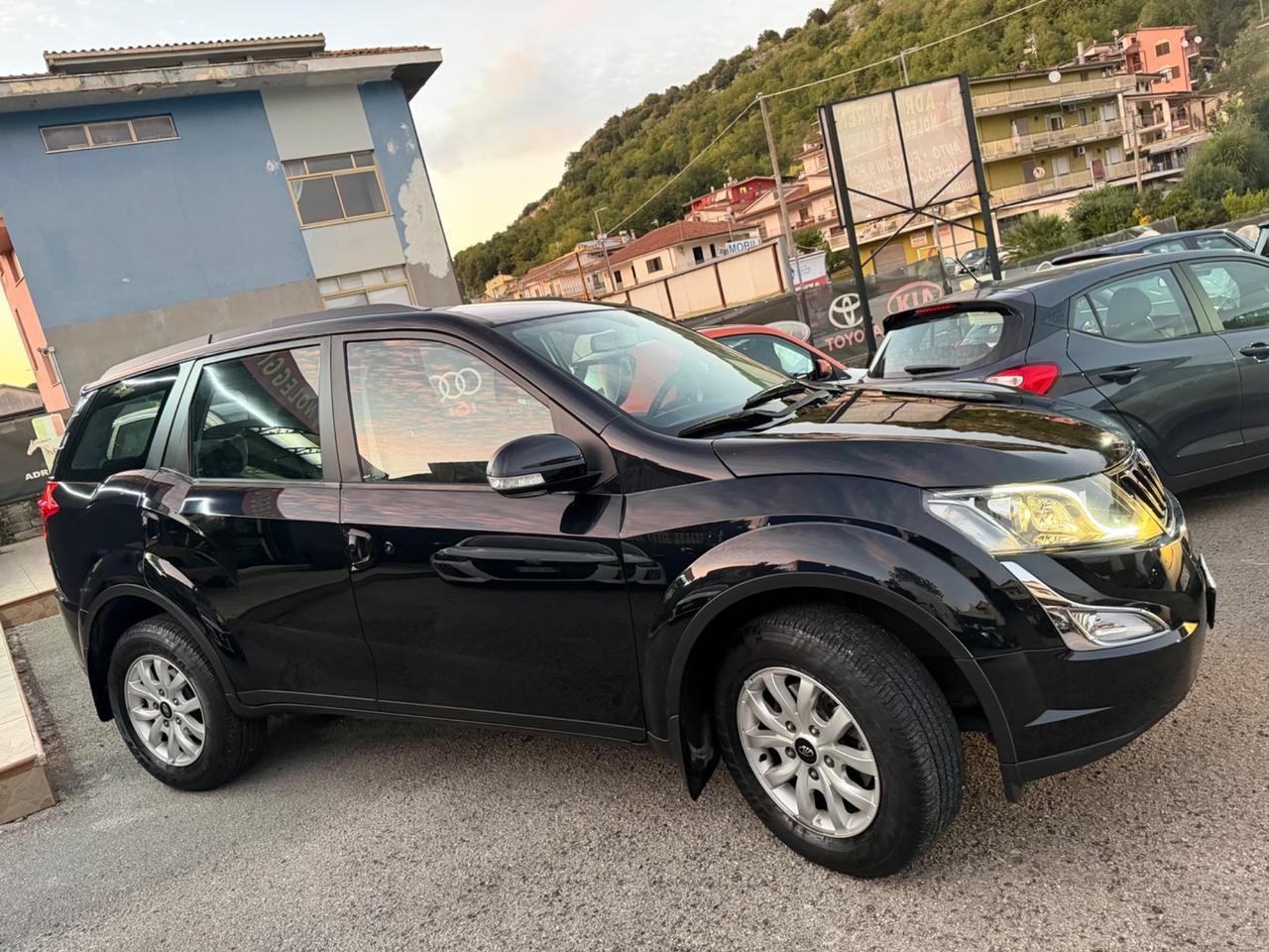 Mahindra XUV500 2.2 16V FWD W6