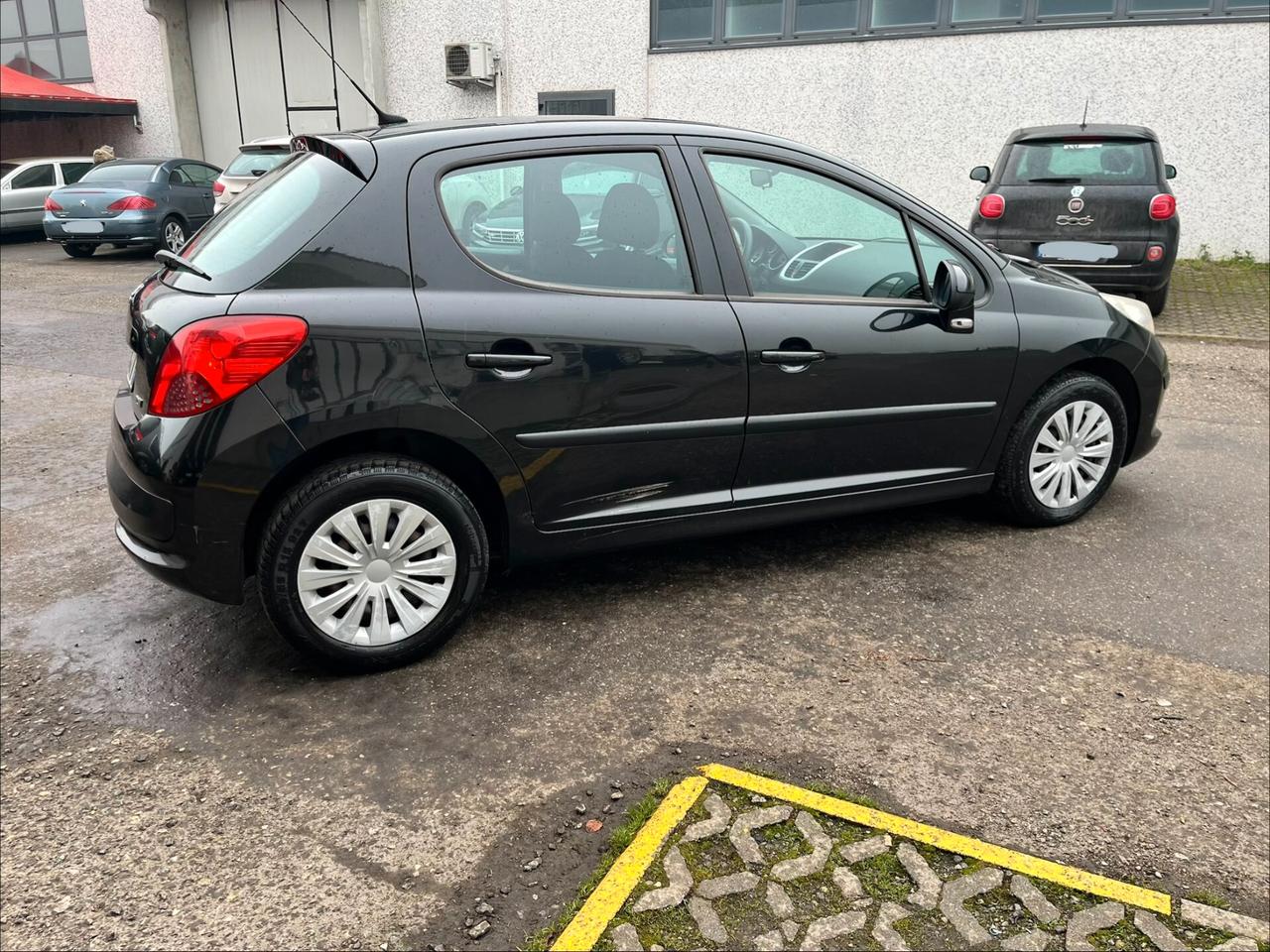 Peugeot 207 1.4 8V 75CV 5p. ONE Line