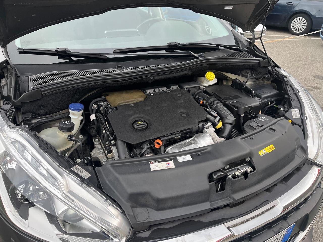 PEUGEOT 208 NEOPATENTATI