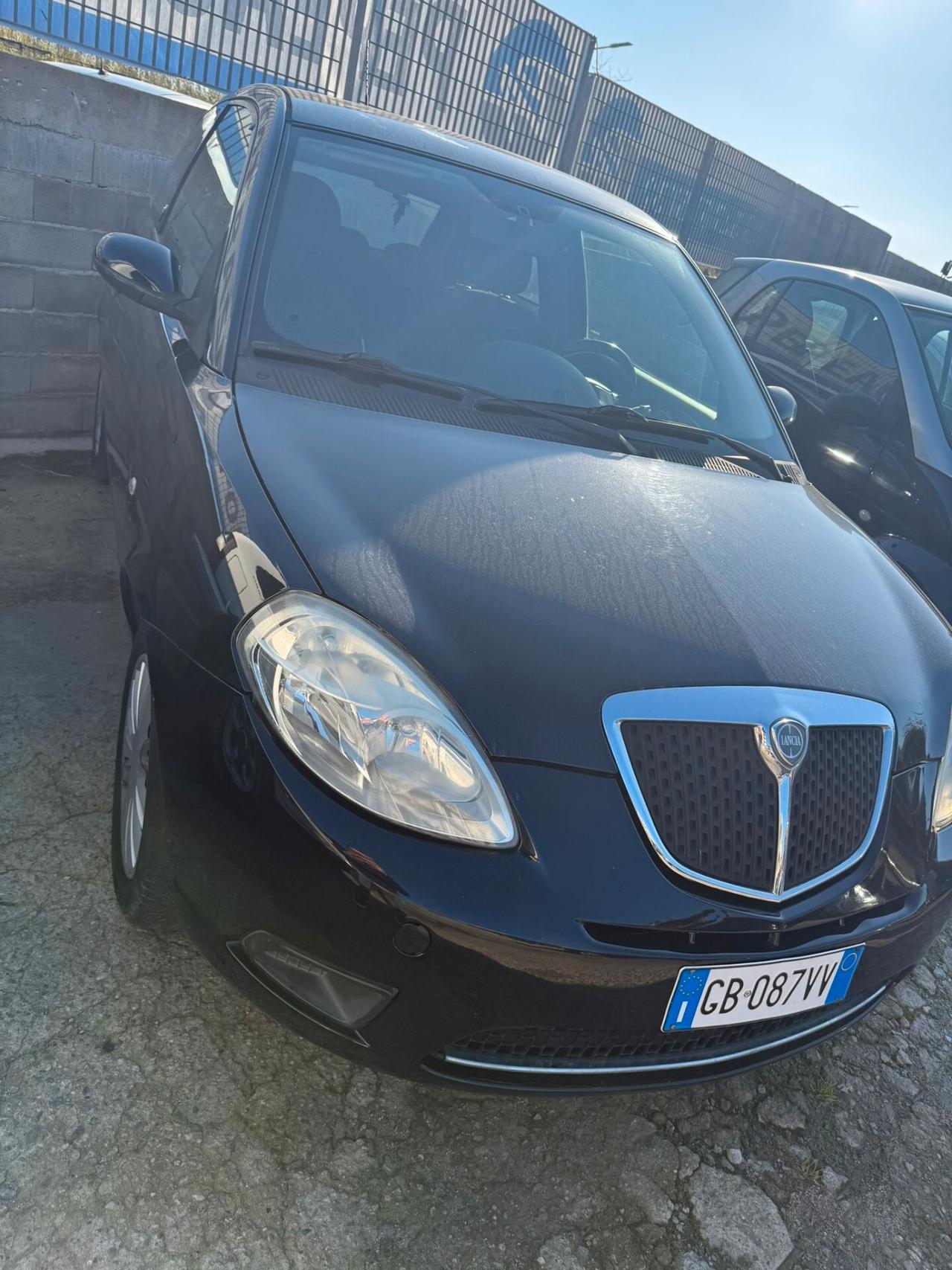 Lancia Ypsilon 1.3 MJT 75 CV Oro
