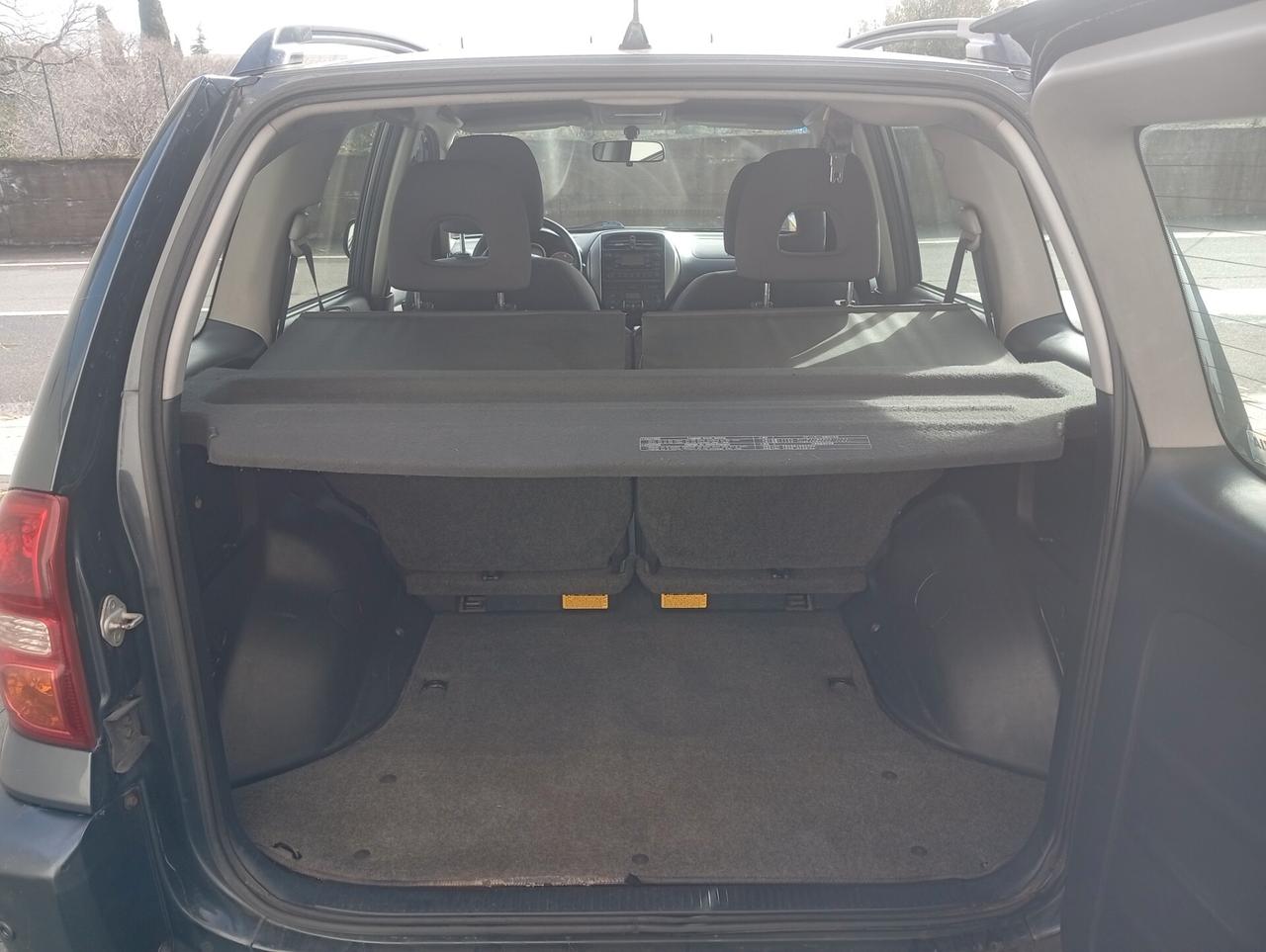 Toyota RAV 4 RAV4.com 2.0 Tdi D-4D cat 5 porte