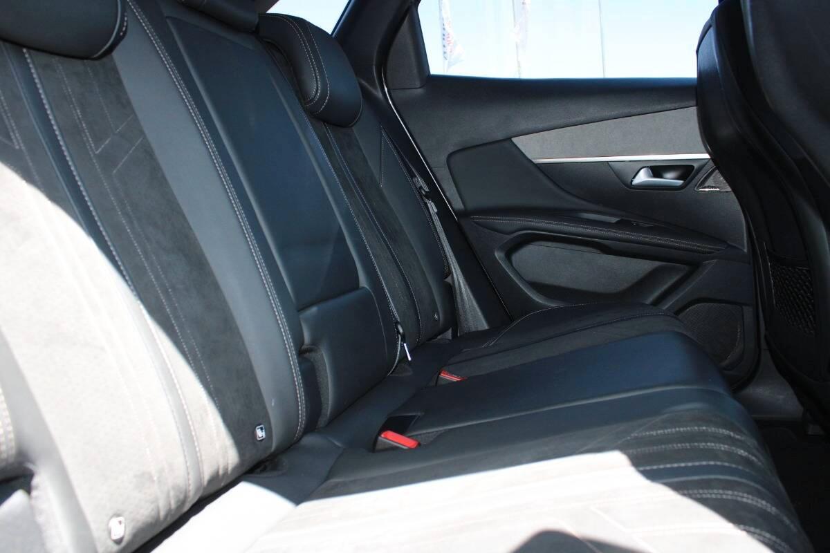 Peugeot 3008 II 1.5 bluehdi GT s&s 130cv AUTO con CarPlay