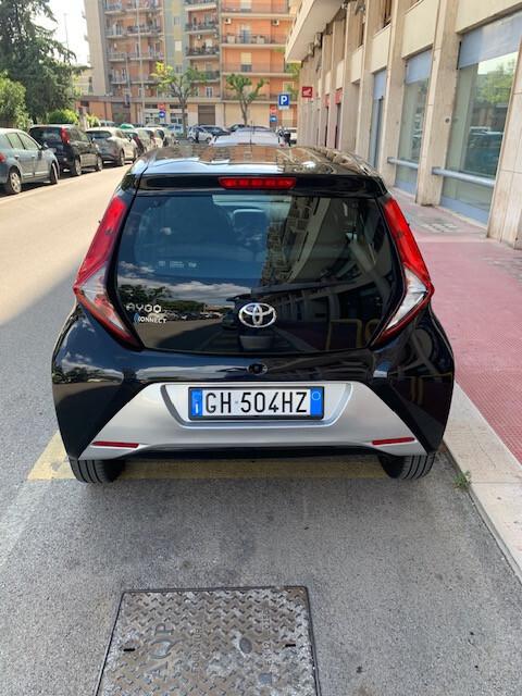 Toyota Aygo Connect 1.0 VVT-i 72 CV 5 porte x-cool