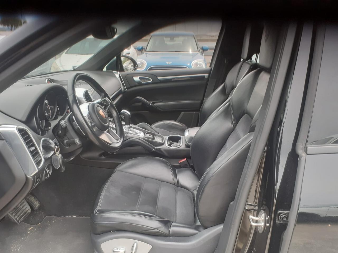 Porsche Cayenne 3.0 Diesel Platinum Edition - 2018