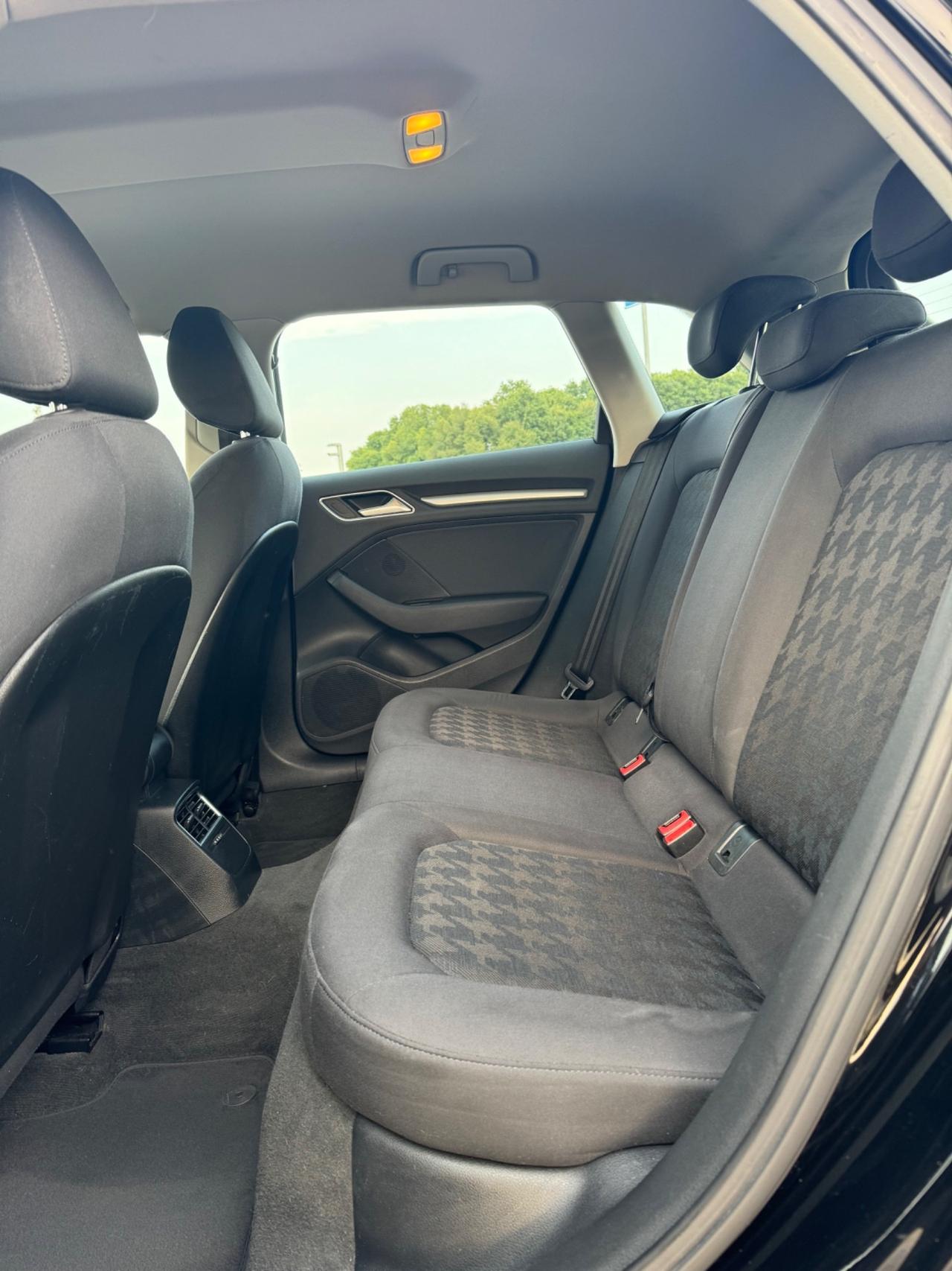 Audi A3 1.6 TDI clean diesel S tronic Ambition
