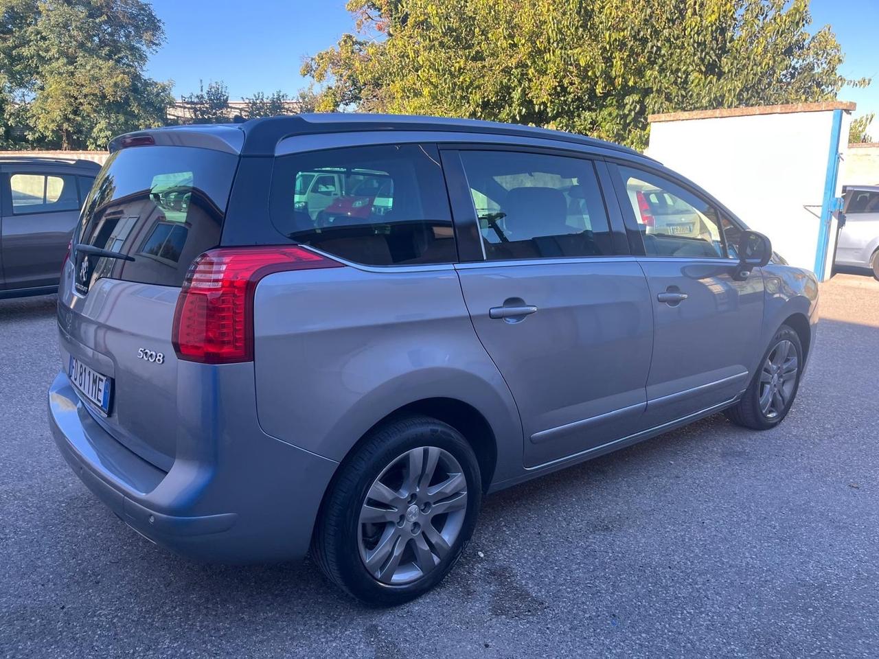 Peugeot 5008-2.0 hdi-7 P- allure-2016