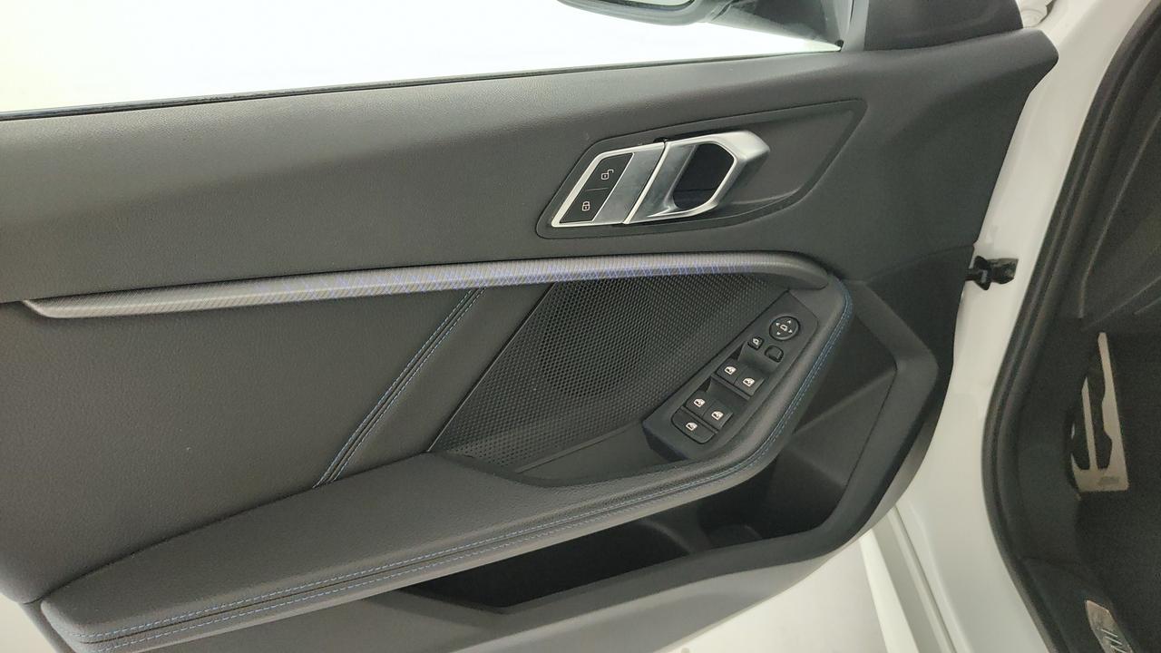 BMW Serie 1 F40 - 118d Msport auto