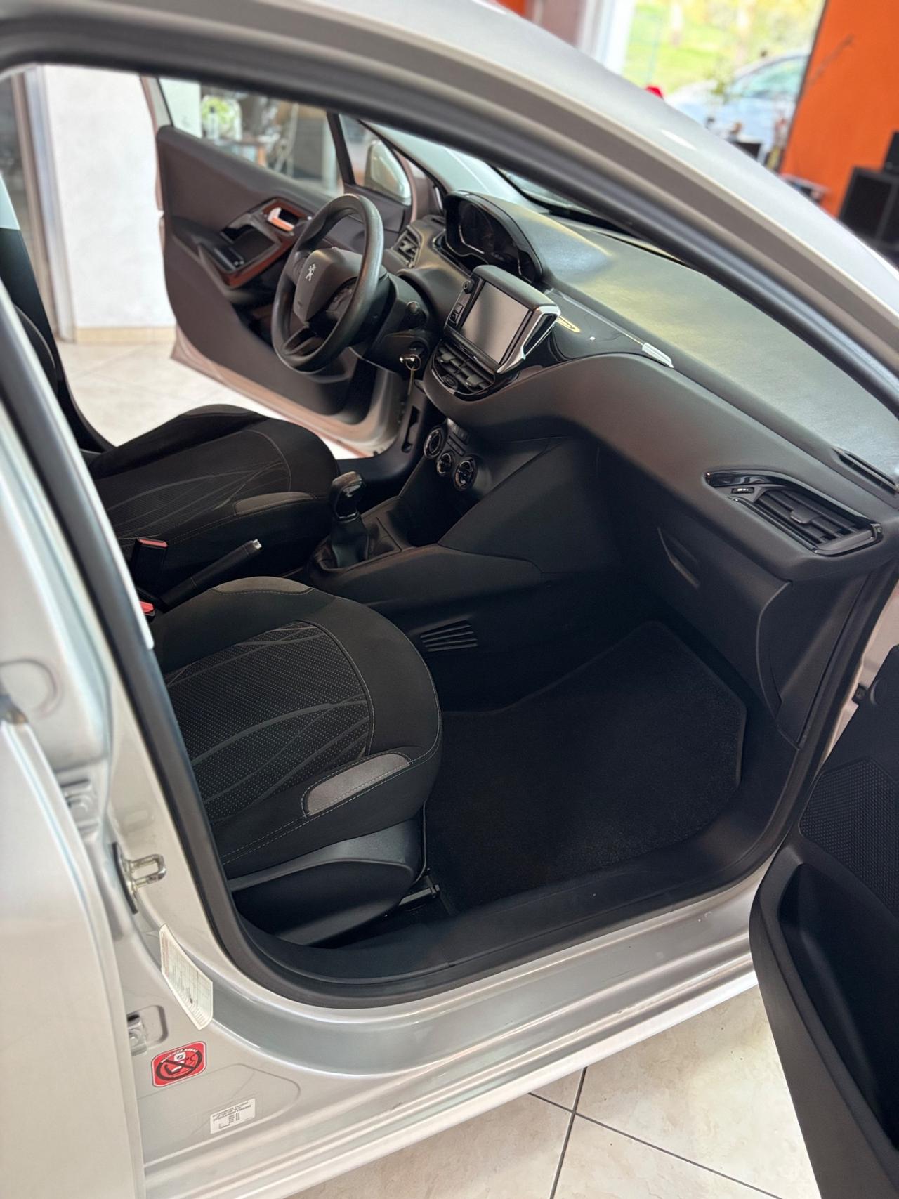 Peugeot 208 1.4 HDi 68 CV 5 porte Allure