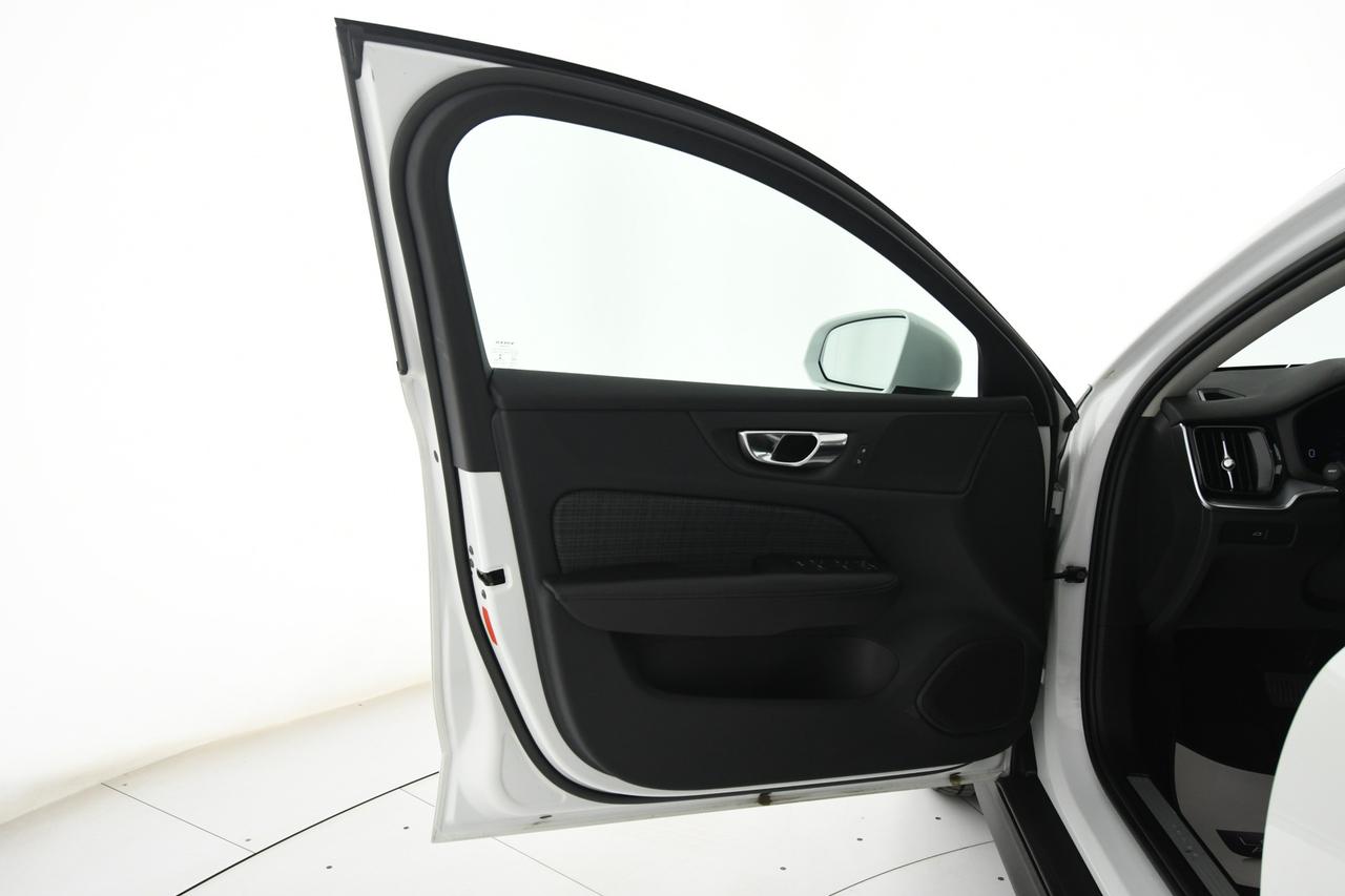 VOLVO V60 Cross Country 2.0 b4 Core awd auto CAMERA+FULL LED
