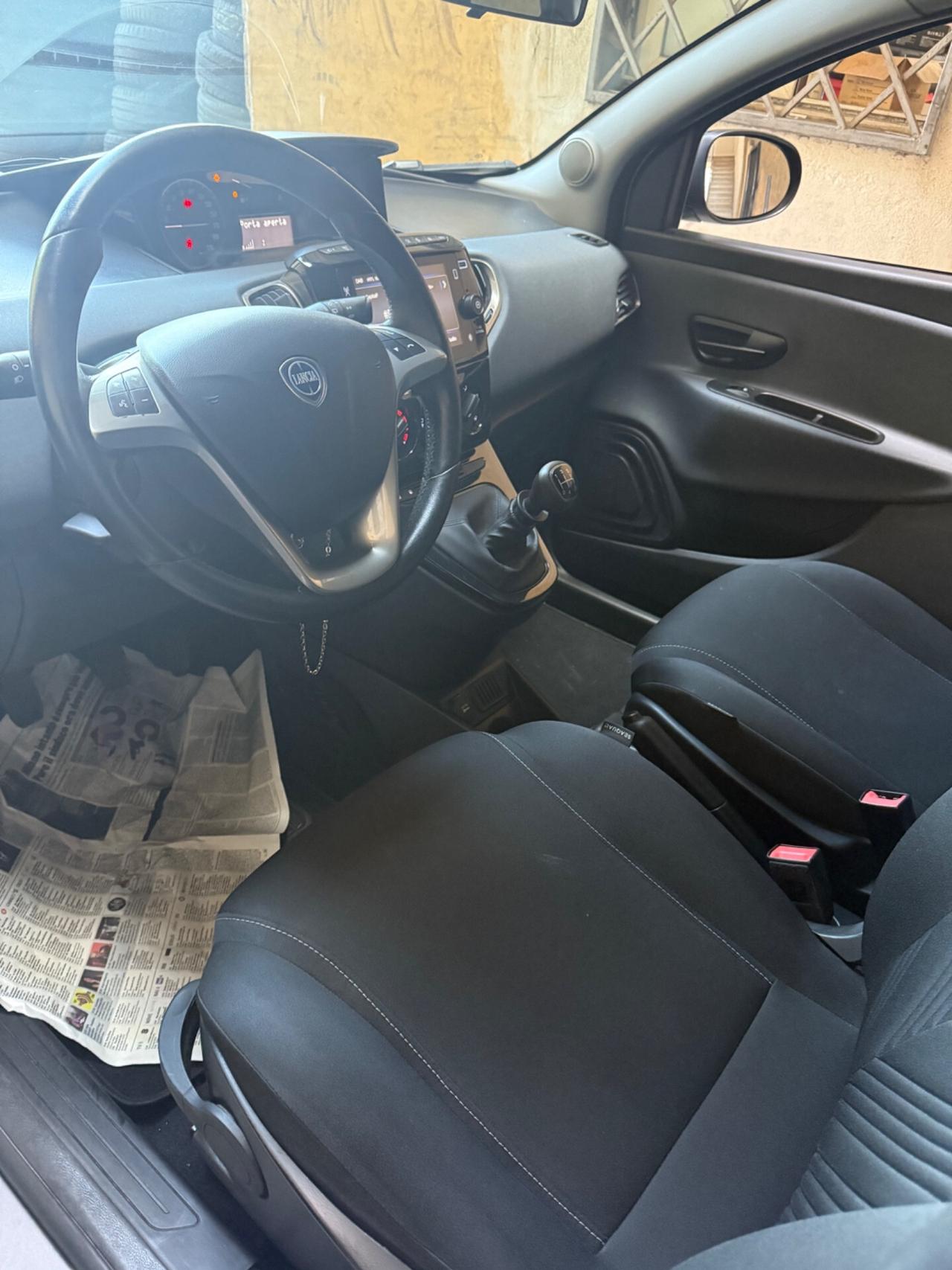 Lancia Ypsilon 1.2 69 CV 5 porte GPL DI SERIE