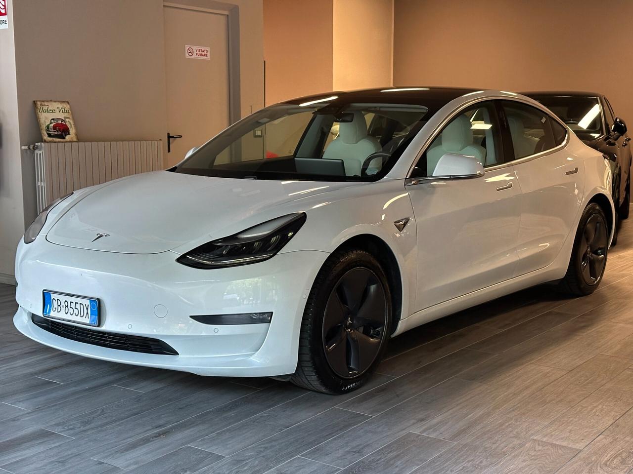 Tesla Model 3 Long Range AWD Long Range