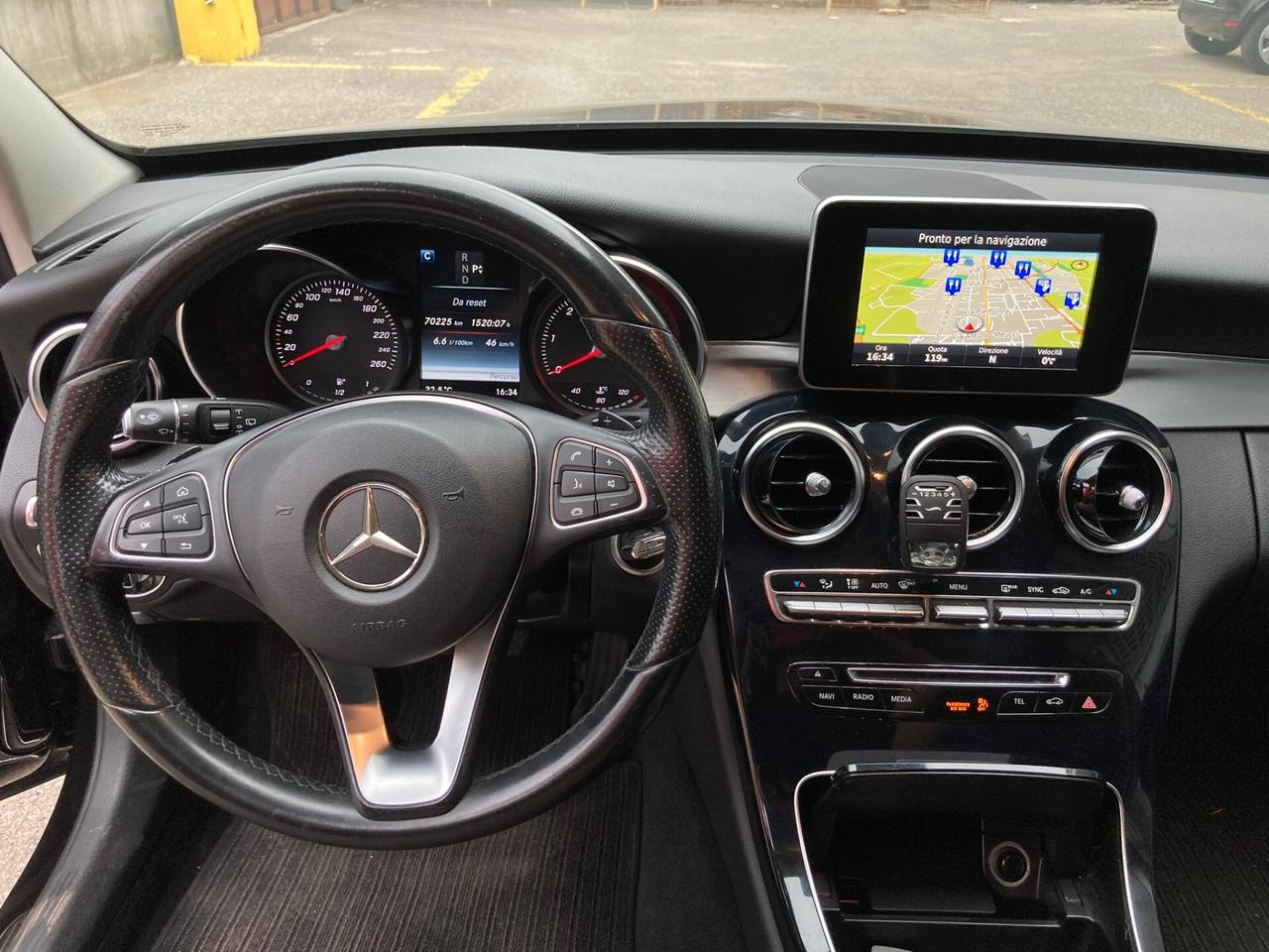 MERCEDES C220 D