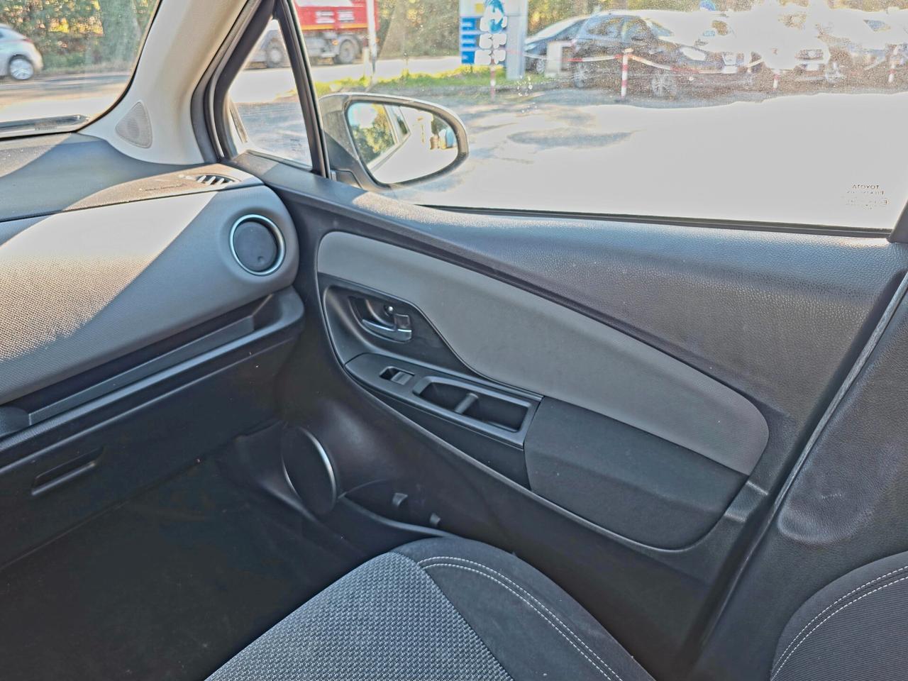 Toyota Yaris 1.5 Hybrid 5 porte Active 2017-E6B Automatico NEO