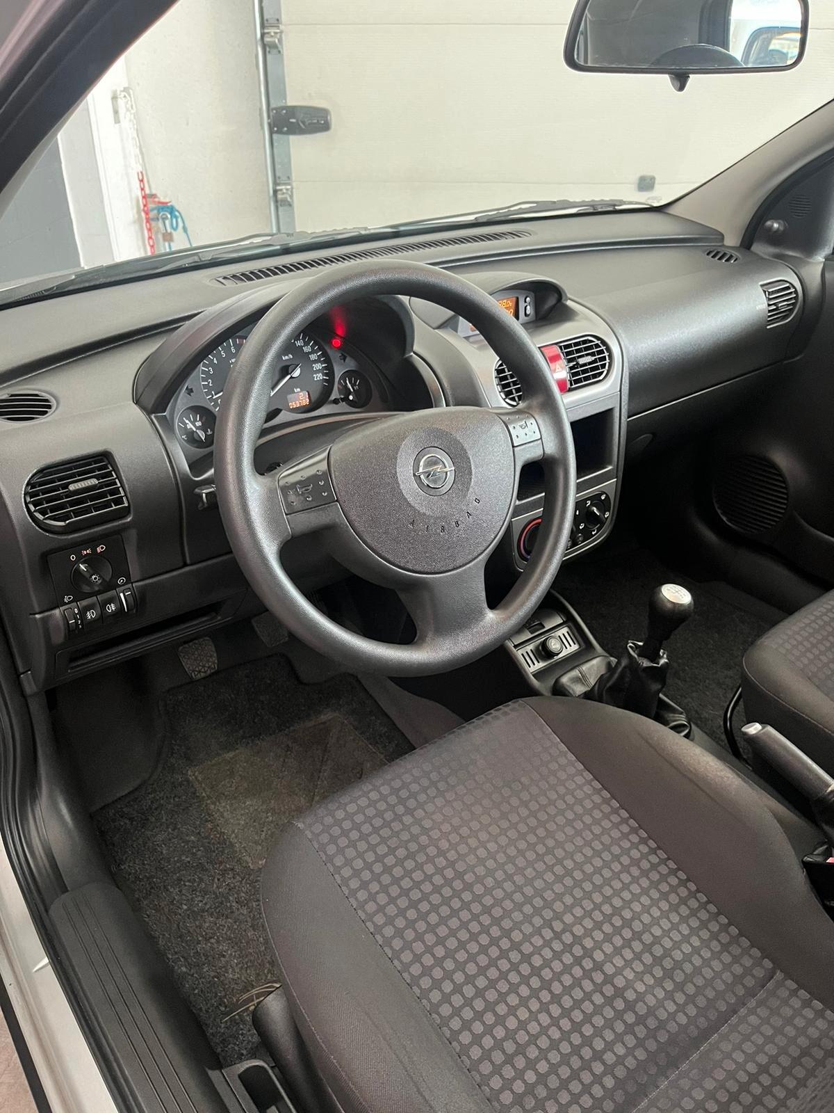 Opel Corsa 1.4i 16V cat 5 porte Cosmo
