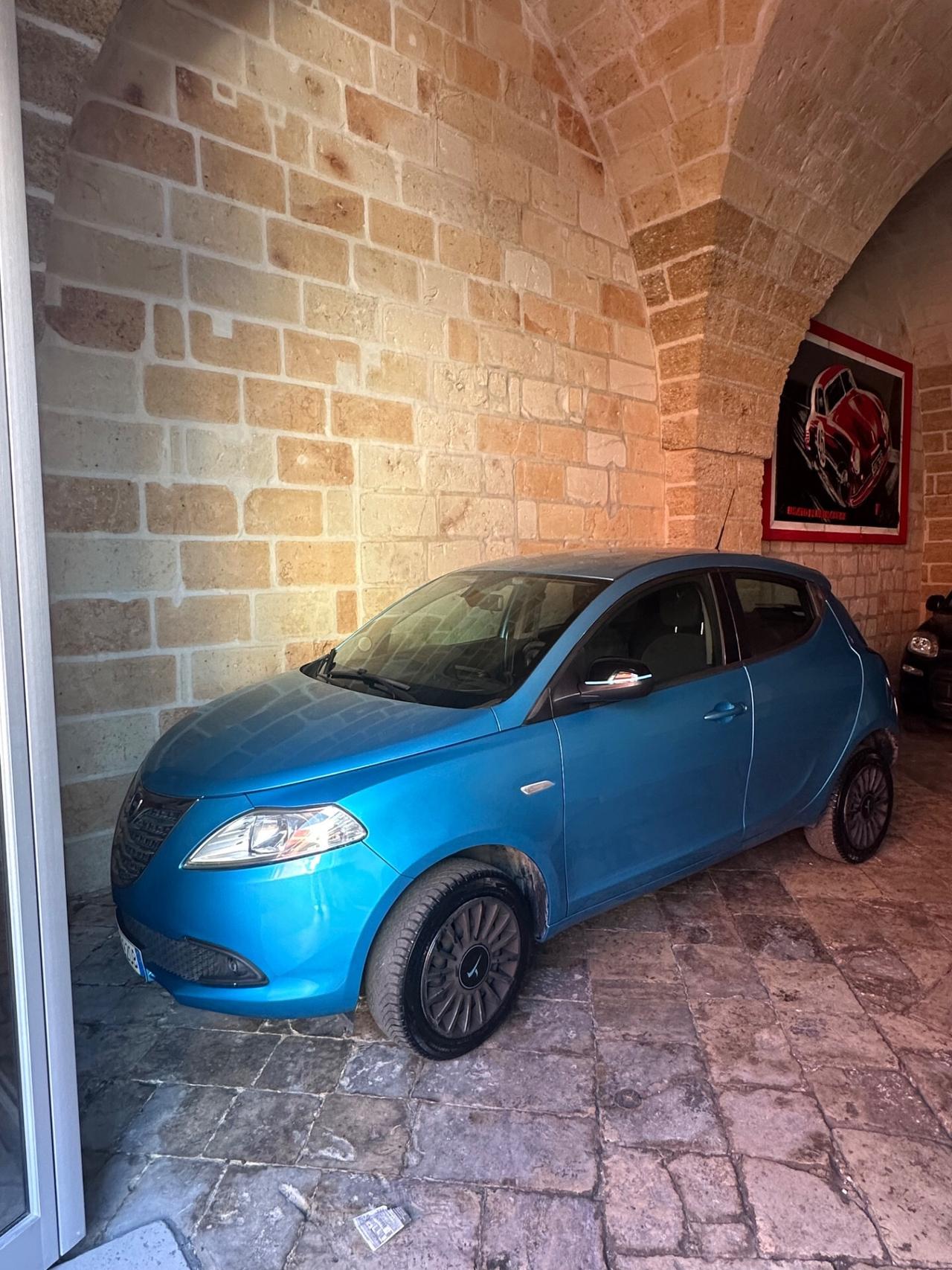 Lancia Ypsilon 0.9 TwinAir 85 CV 5 porte Metano Ecochic Elefantino