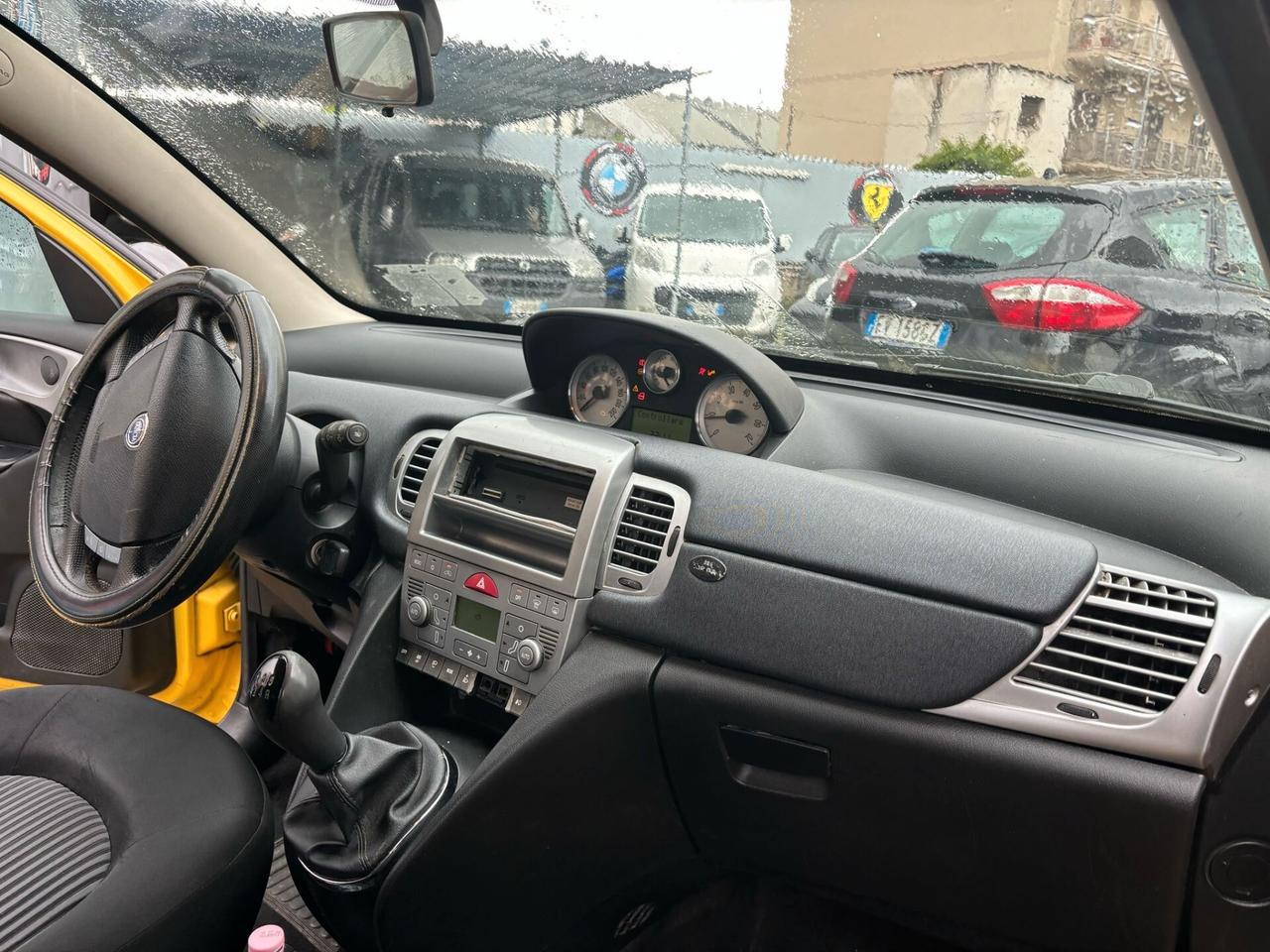 Lancia Ypsilon 1.3 MJT 105 CV Sport MomoDesign
