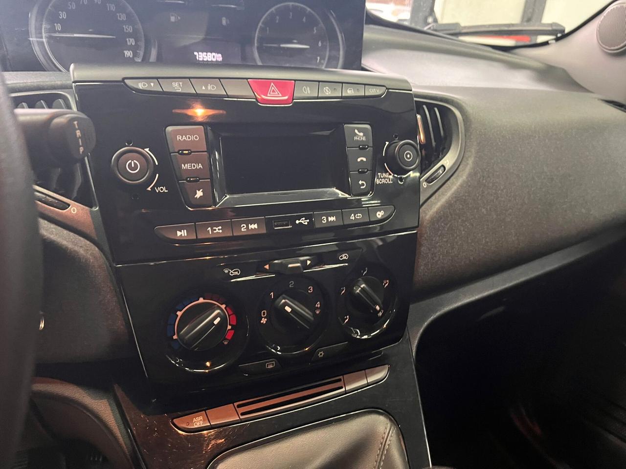 Lancia Ypsilon 1.0 FireFly 5 porte S&S Hybrid Ecochic Silver