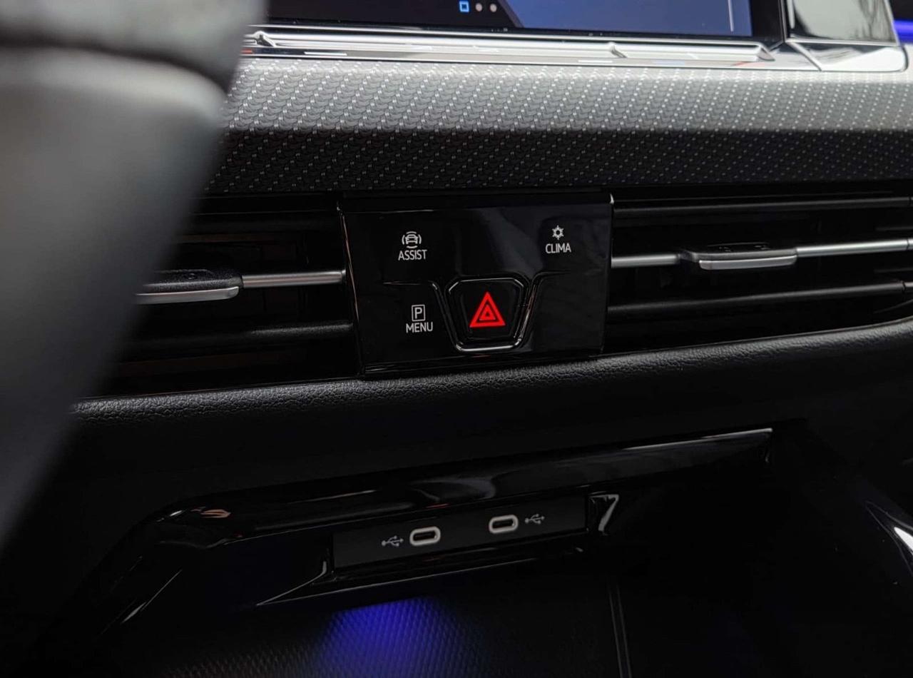 Volkswagen Golf 1.0 eTSI R-line DSG